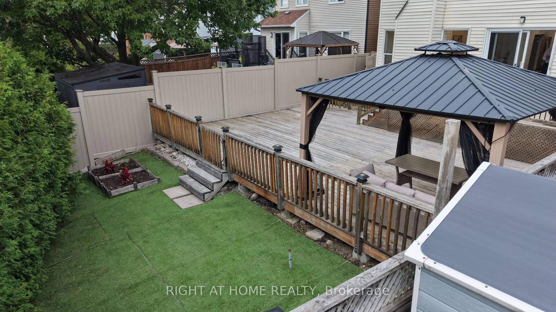 Photo 4 of 672 Farmbrook Crescent, Ottawa, Fallingbrook/Ridgemount — HOMEH