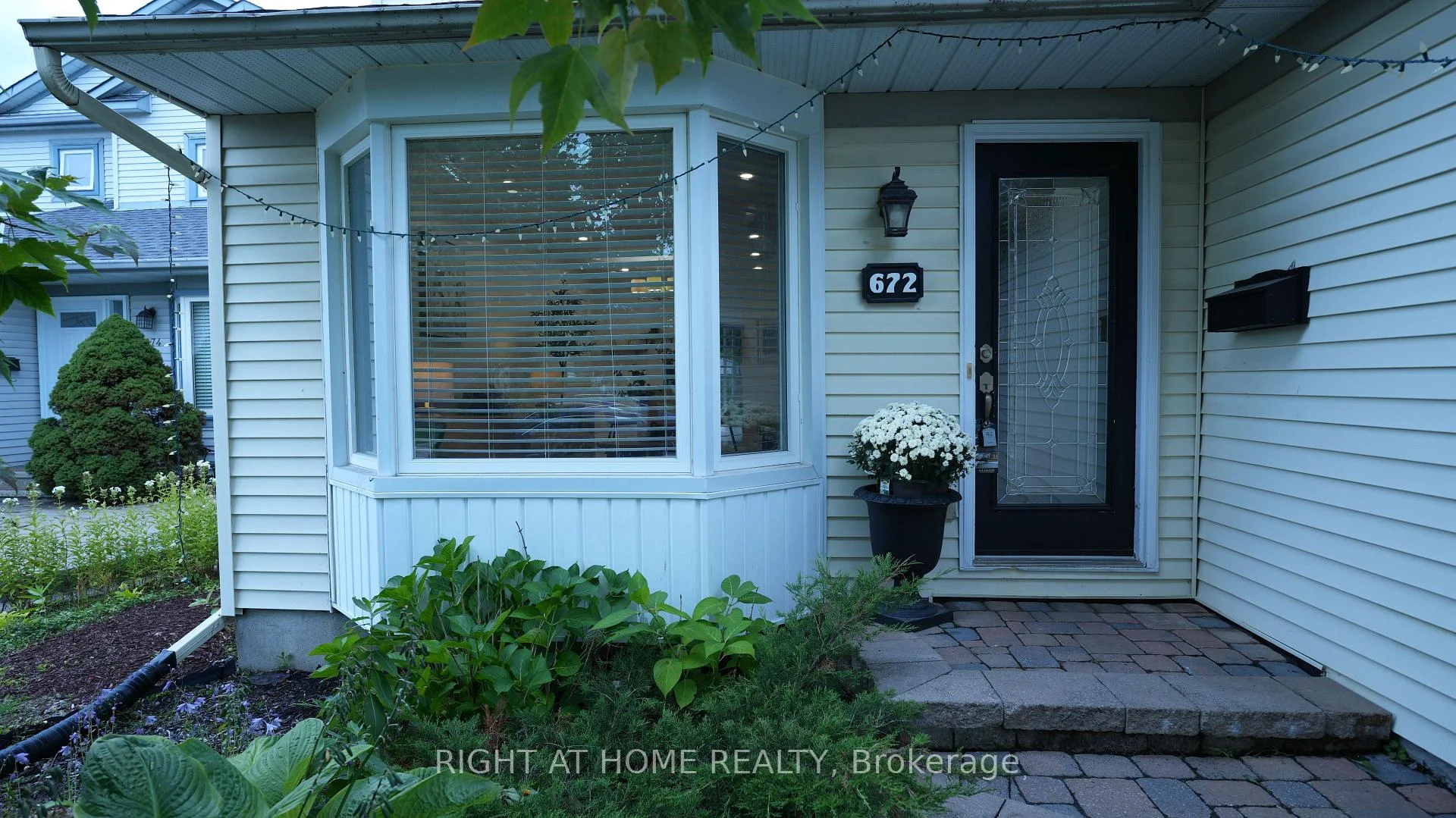 Photo 6 of 672 Farmbrook Crescent, Ottawa, Fallingbrook/Ridgemount — HOMEH