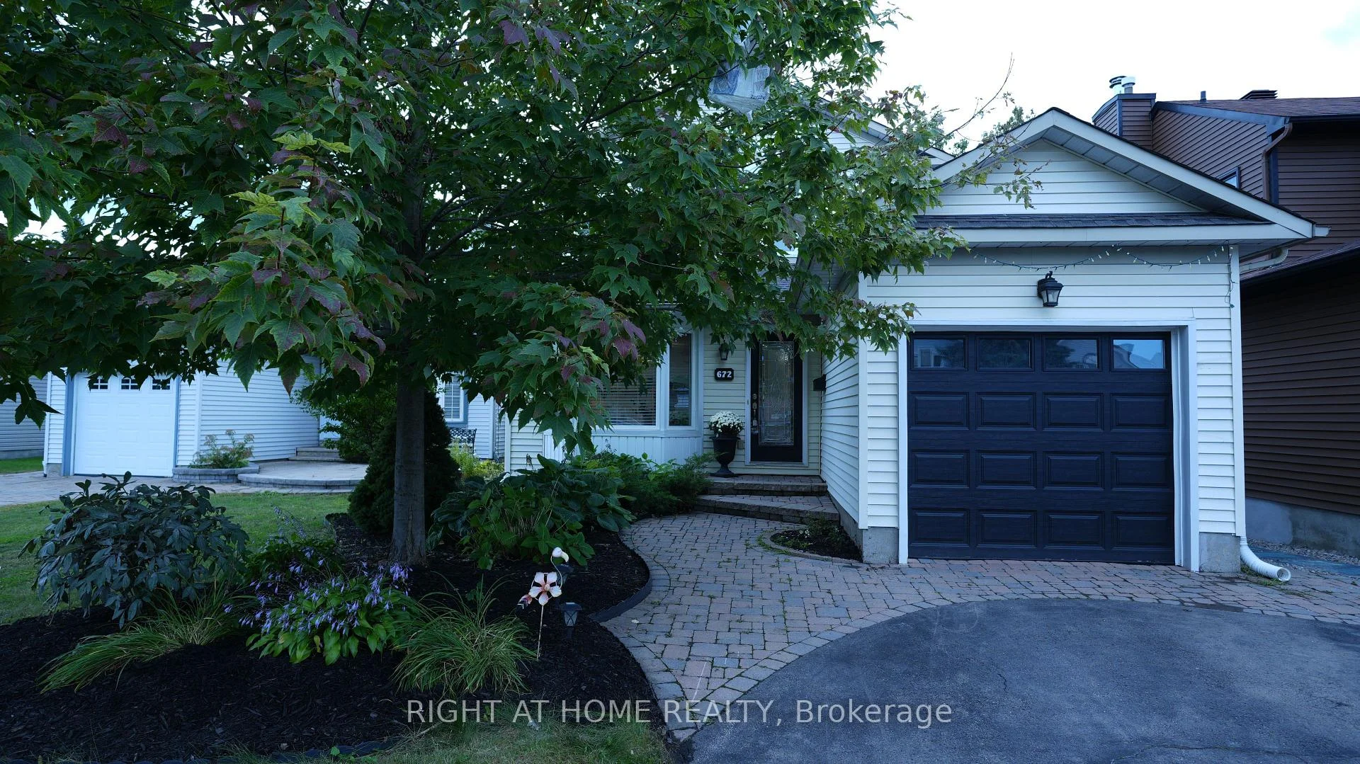 Photo 8 of 672 Farmbrook Crescent, Ottawa, Fallingbrook/Ridgemount — HOMEH