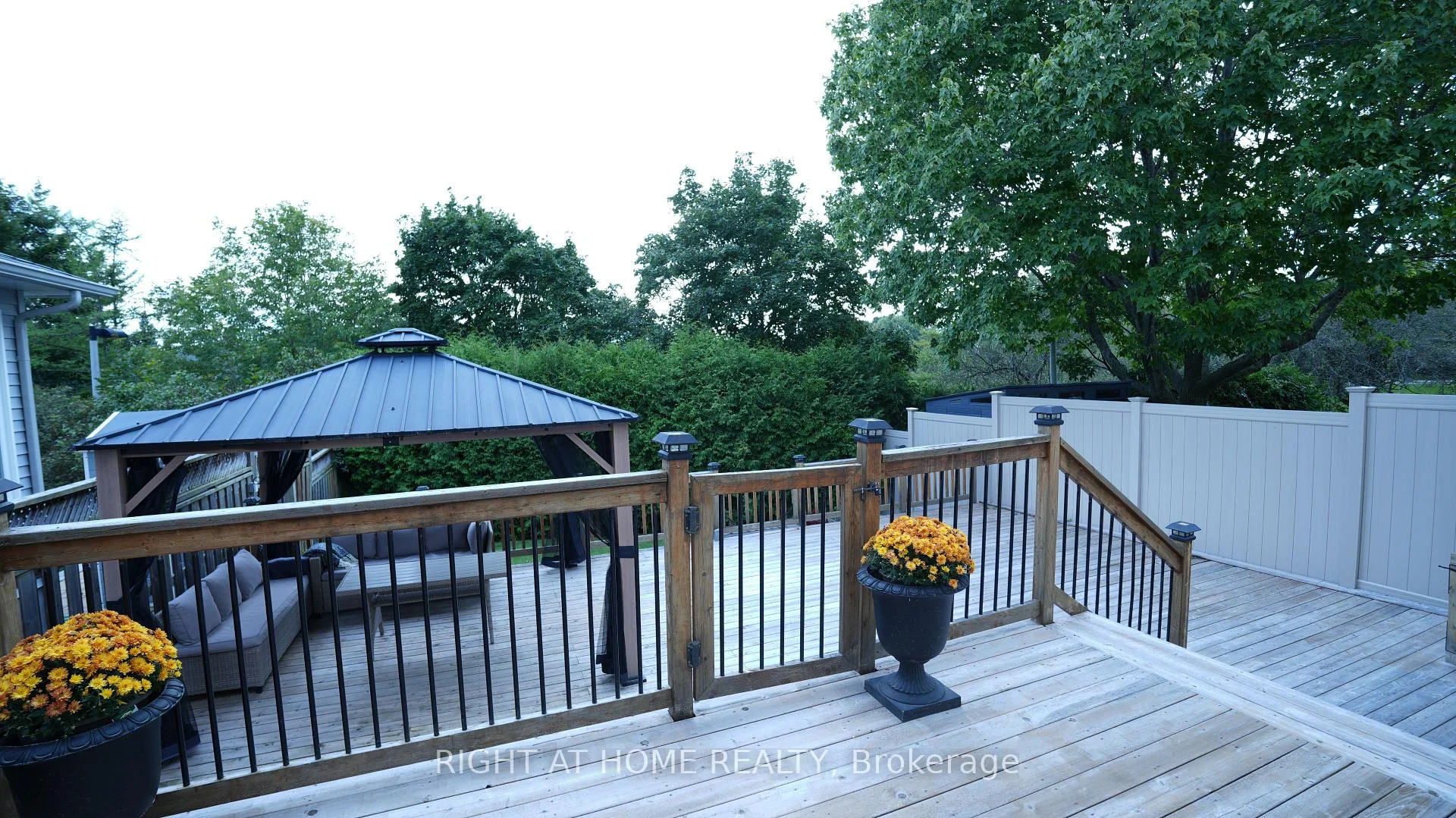 Photo 34 of 672 Farmbrook Crescent, Ottawa, Fallingbrook/Ridgemount — HOMEH