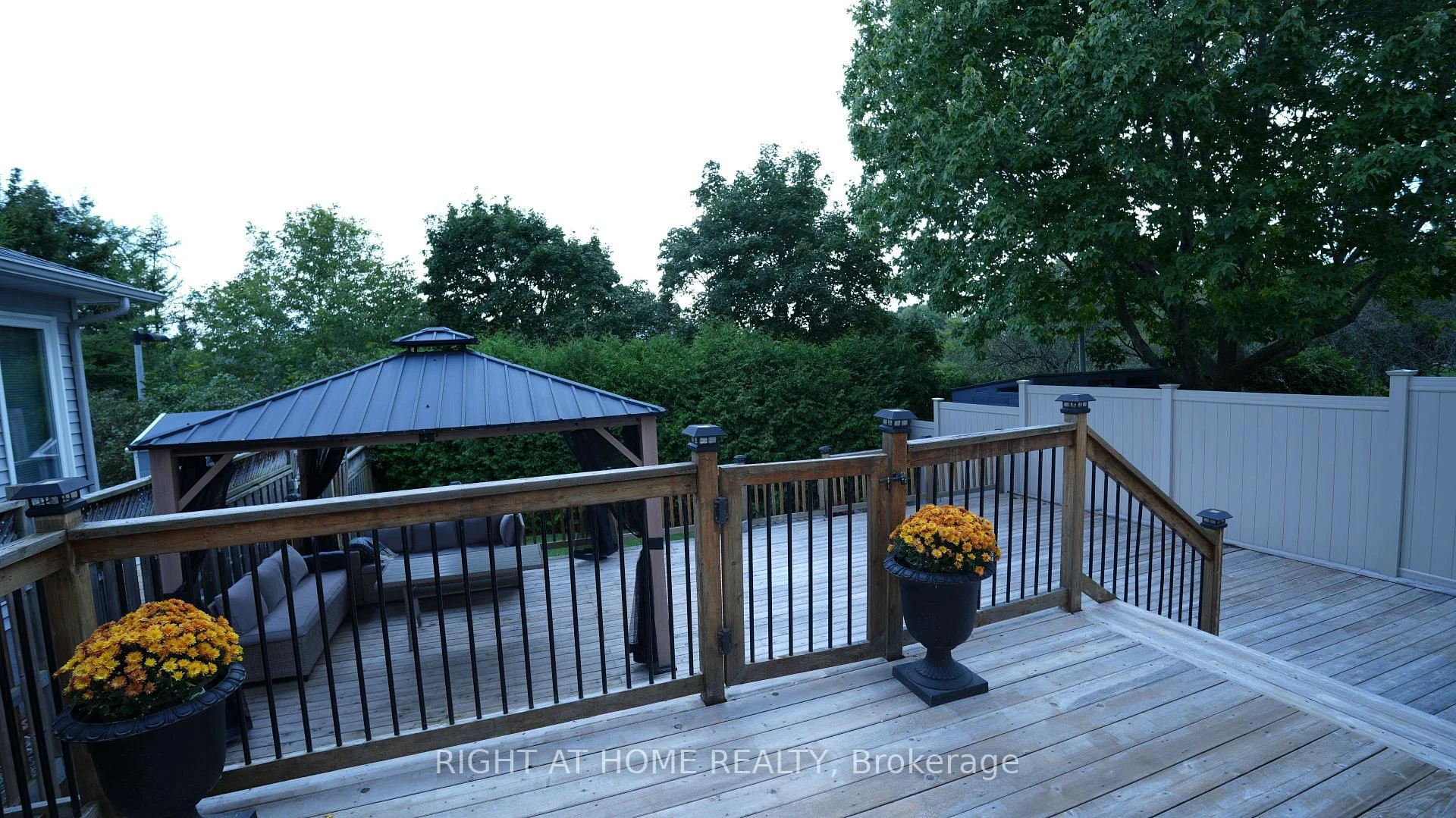 Photo 35 of 672 Farmbrook Crescent, Ottawa, Fallingbrook/Ridgemount — HOMEH