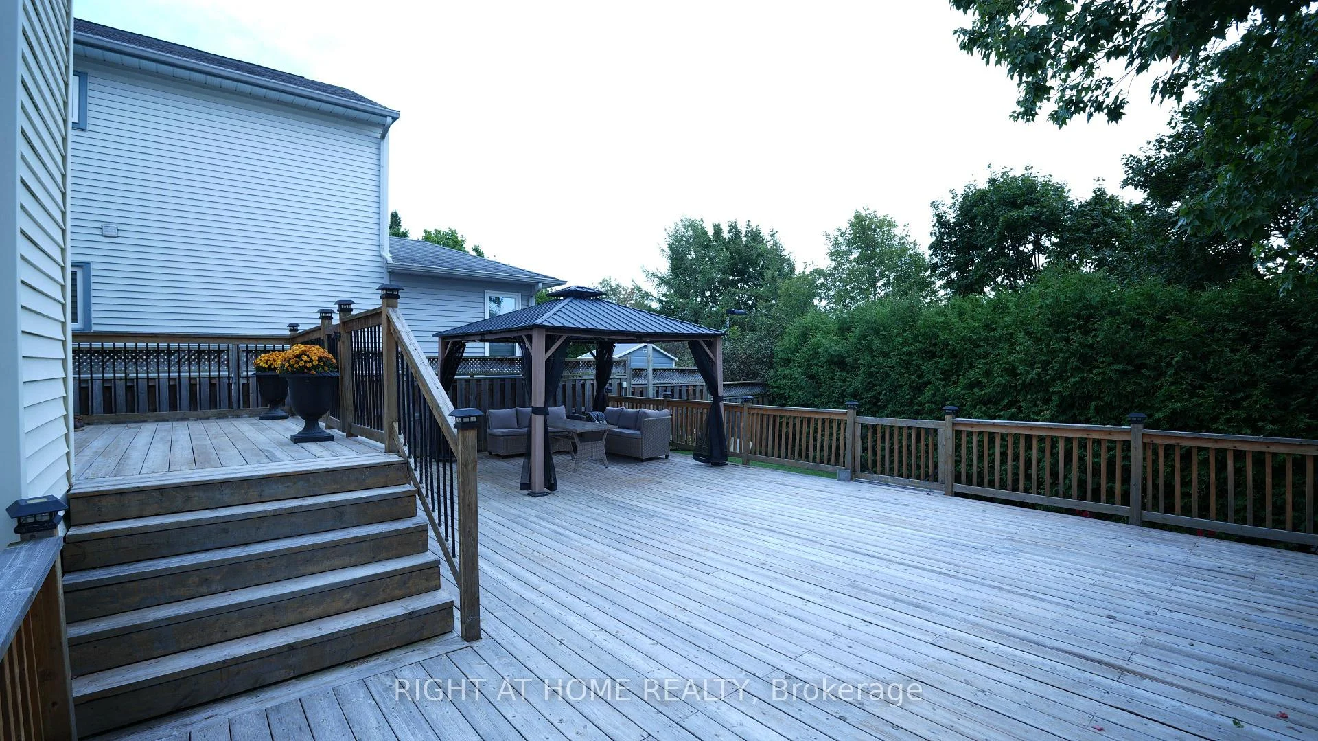 Photo 36 of 672 Farmbrook Crescent, Ottawa, Fallingbrook/Ridgemount — HOMEH