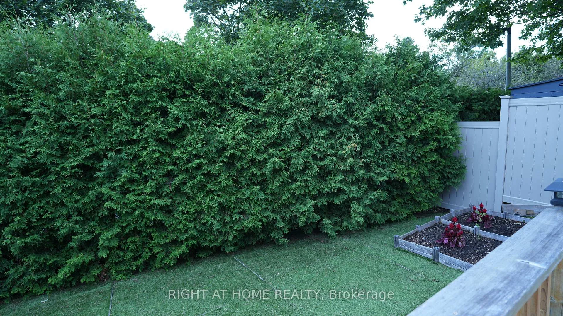 Photo 39 of 672 Farmbrook Crescent, Ottawa, Fallingbrook/Ridgemount — HOMEH
