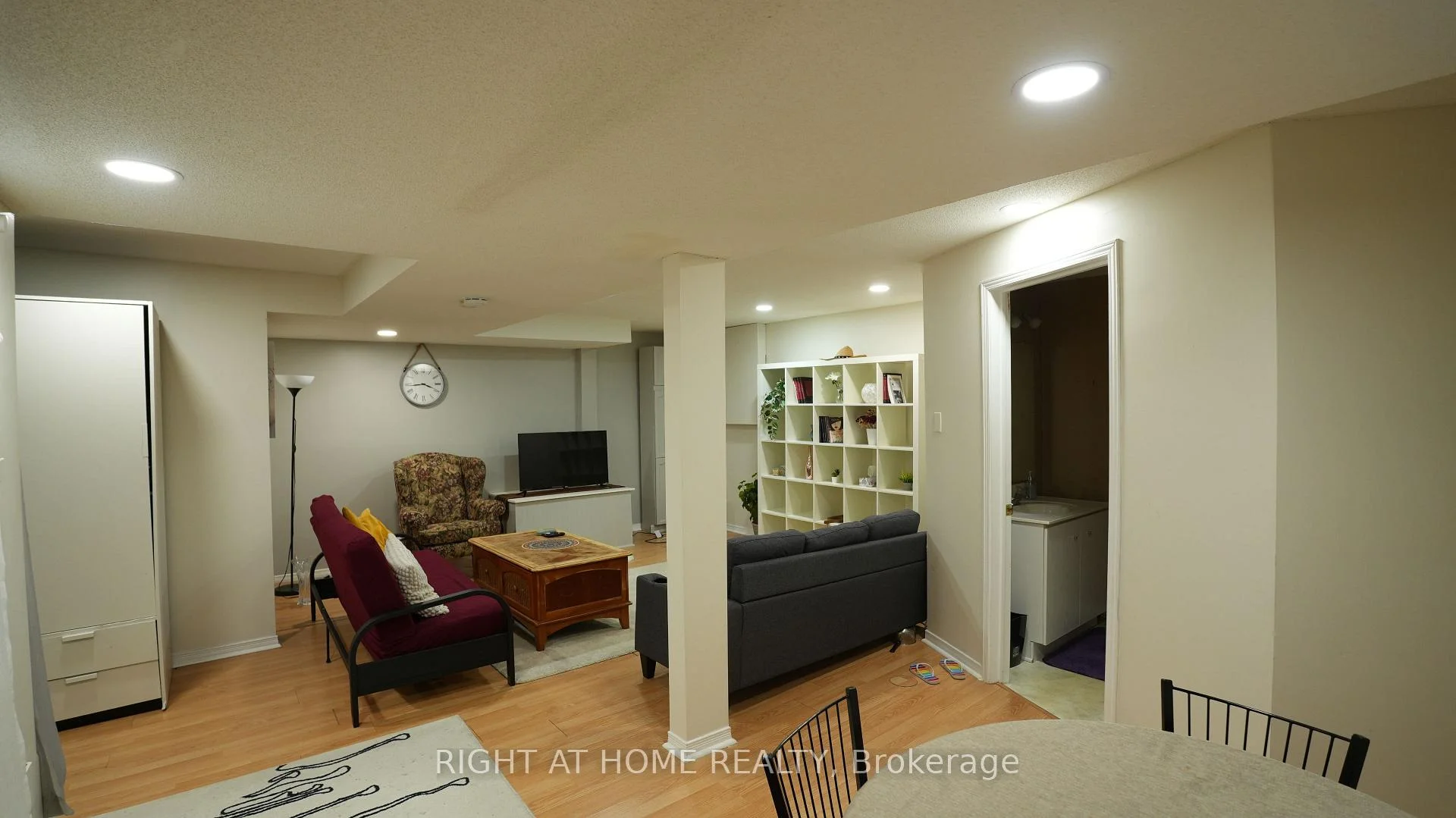 Photo 41 of 672 Farmbrook Crescent, Ottawa, Fallingbrook/Ridgemount — HOMEH