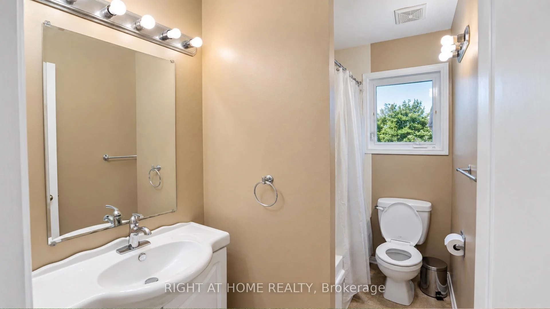 Photo 42 of 672 Farmbrook Crescent, Ottawa, Fallingbrook/Ridgemount — HOMEH