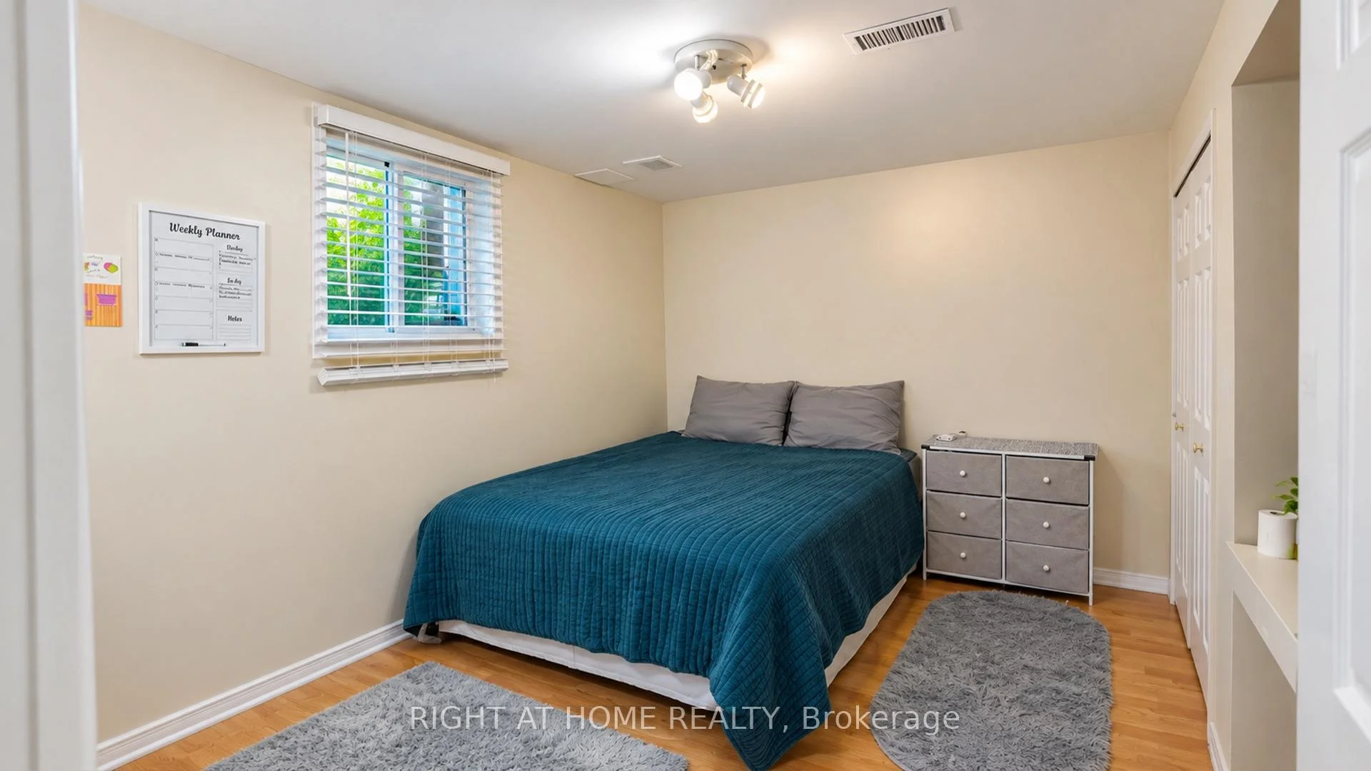 Photo 47 of 672 Farmbrook Crescent, Ottawa, Fallingbrook/Ridgemount — HOMEH