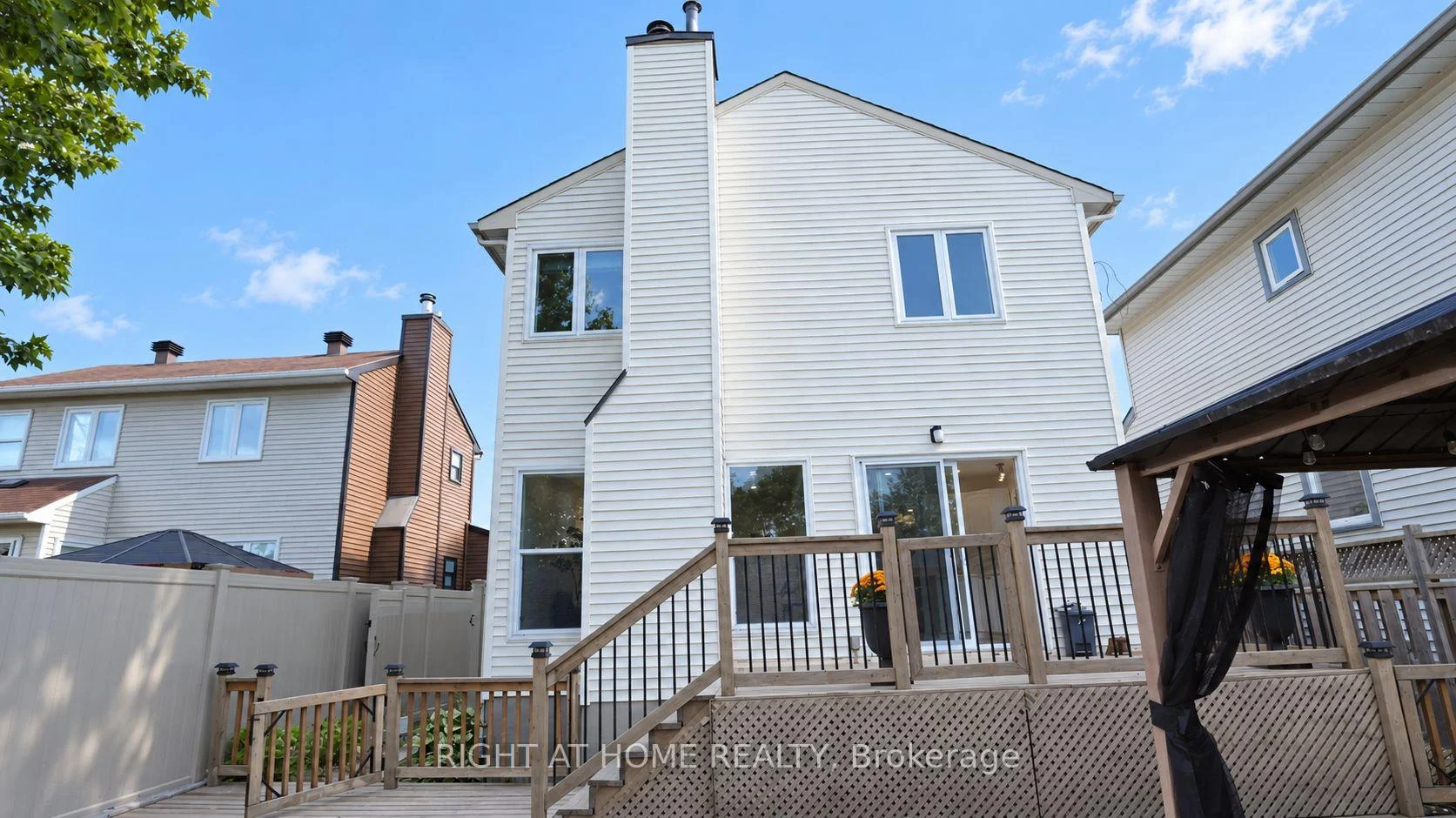 Photo 56 of 672 Farmbrook Crescent, Ottawa, Fallingbrook/Ridgemount — HOMEH