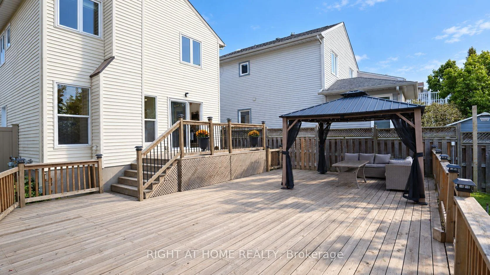 Photo 63 of 672 Farmbrook Crescent, Ottawa, Fallingbrook/Ridgemount — HOMEH