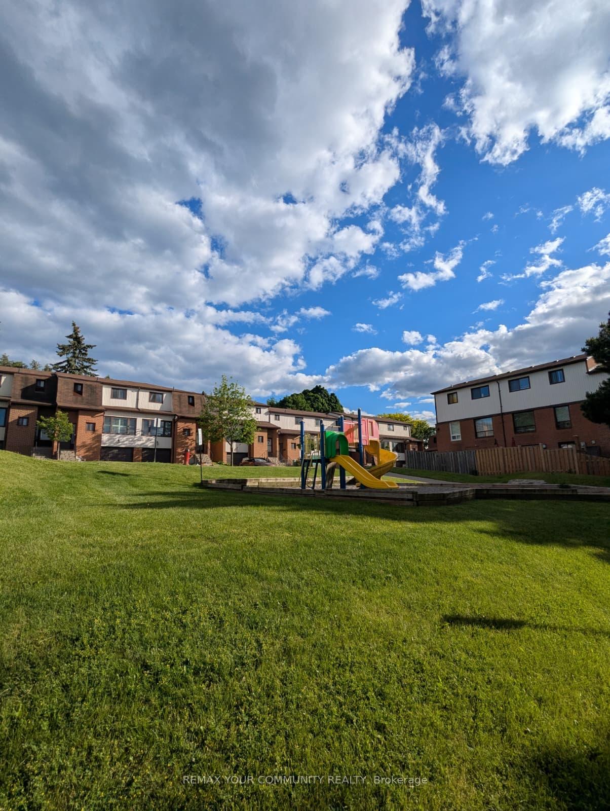 Photo 20 of Unit 4, 765 Oklahoma Drive, Pickering, West Shore — HOMEH