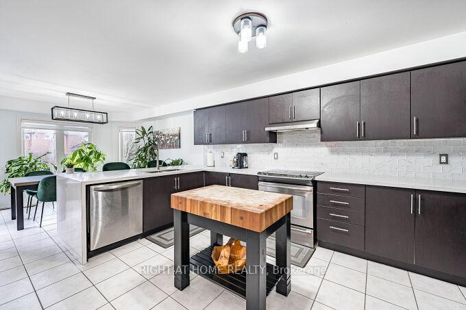 Photo 17 of 2 Catherwood Lane, Clarington, Newcastle — HOMEH