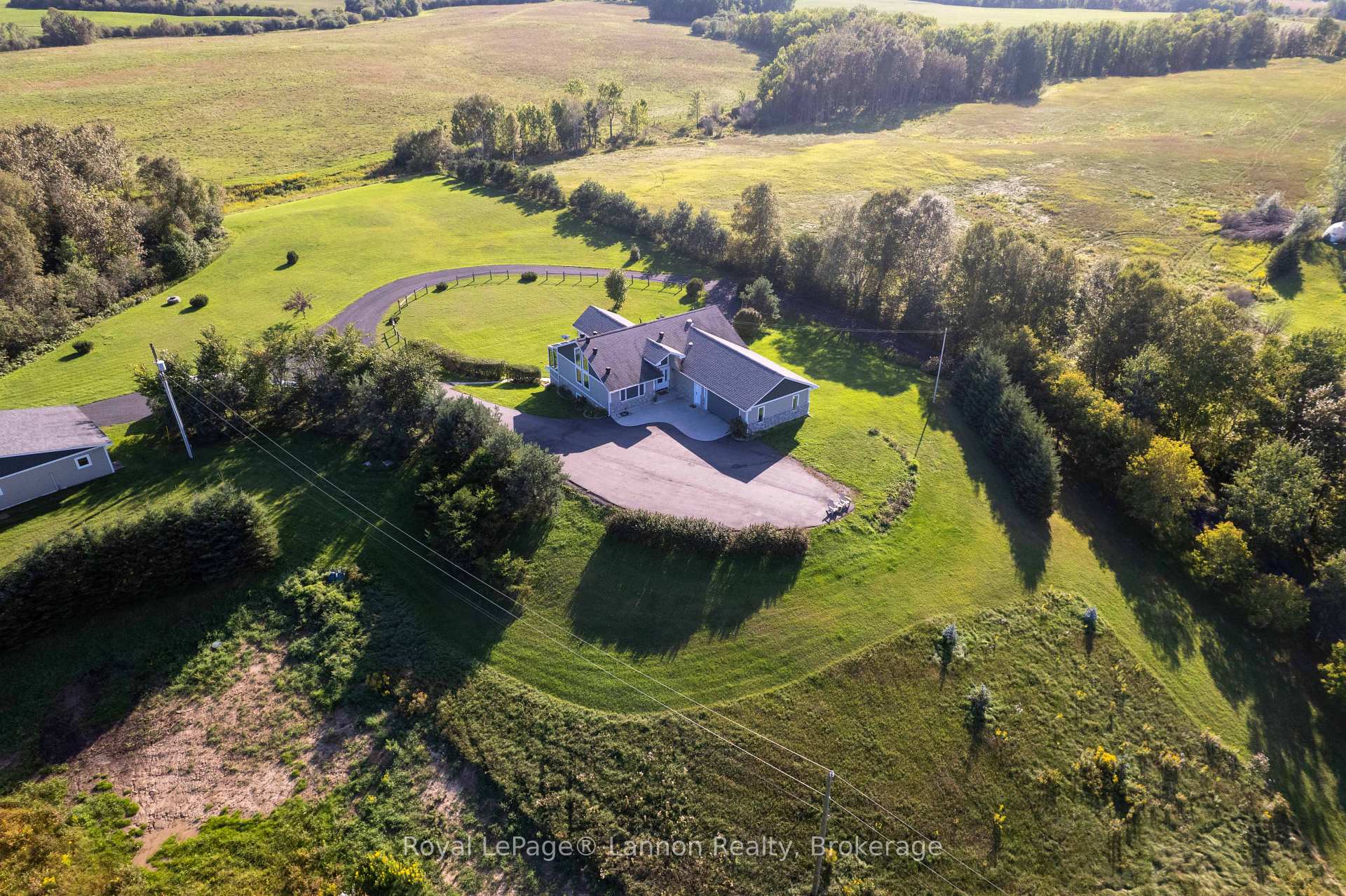 Photo 3 of 401 Barrie Drive, Oliver Paipoonge, Kakabeka Falls — HOMEH