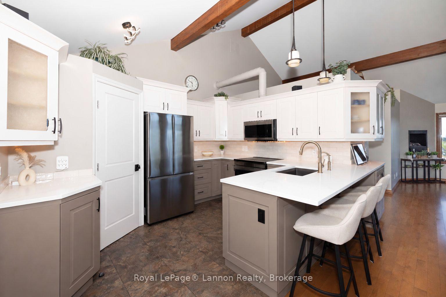 Photo 43 of 401 Barrie Drive, Oliver Paipoonge, Kakabeka Falls — HOMEH