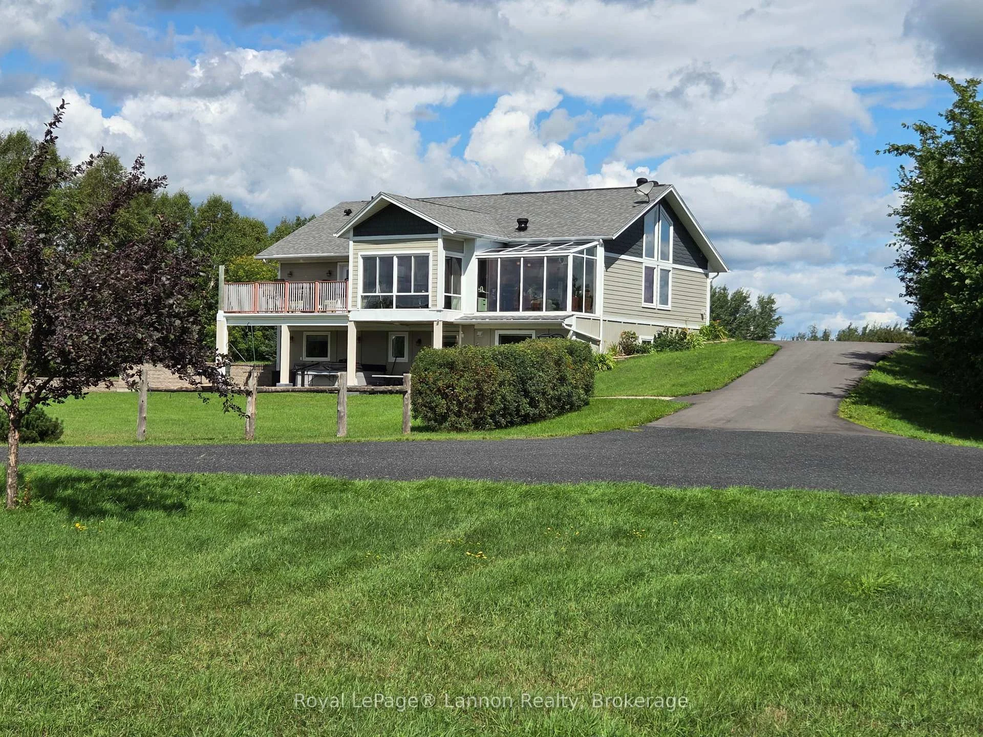Photo 2 of 401 Barrie Drive, Oliver Paipoonge, Kakabeka Falls — HOMEH