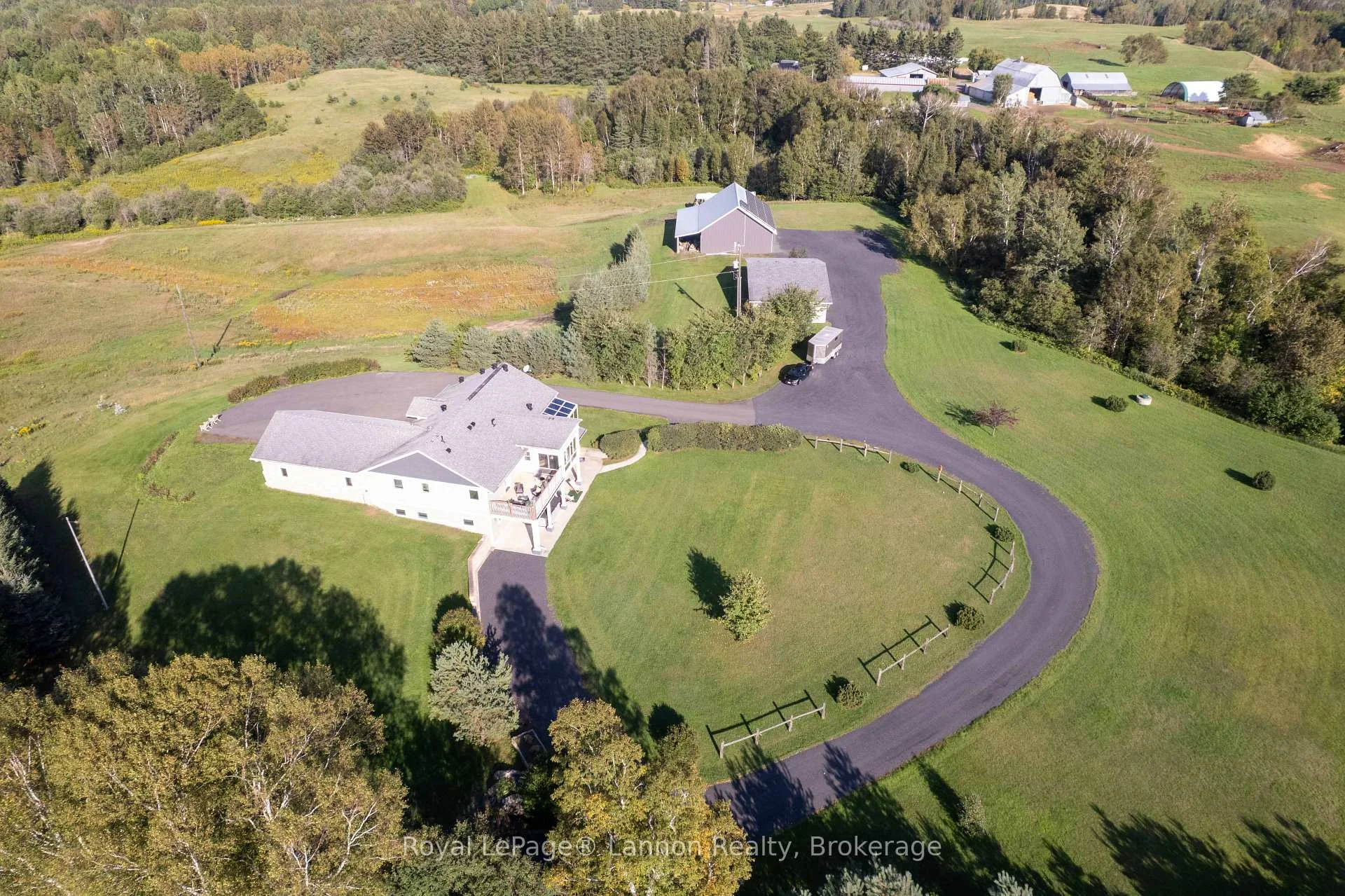 Photo 15 of 401 Barrie Drive, Oliver Paipoonge, Kakabeka Falls — HOMEH