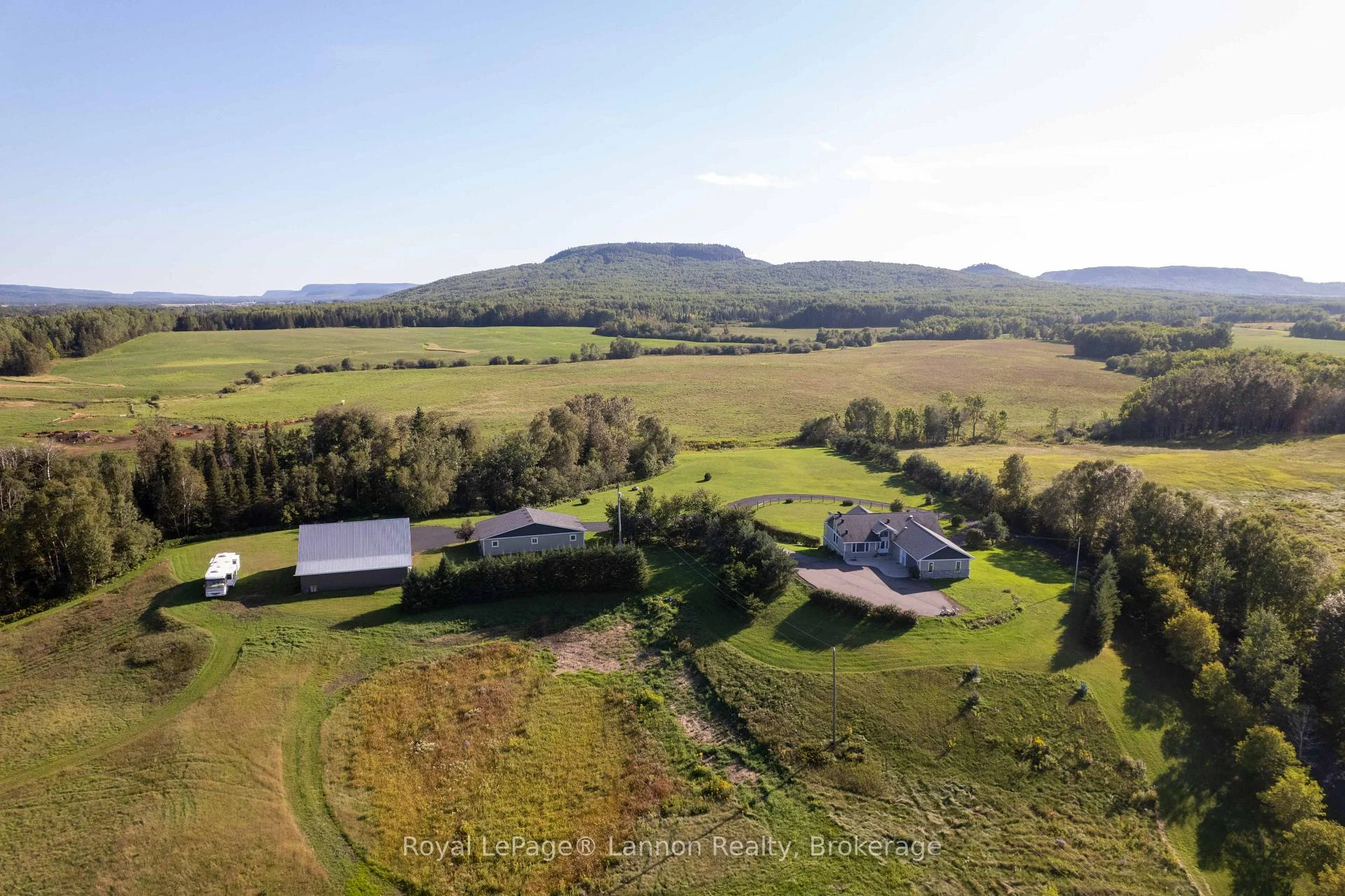 Photo 36 of 401 Barrie Drive, Oliver Paipoonge, Kakabeka Falls — HOMEH