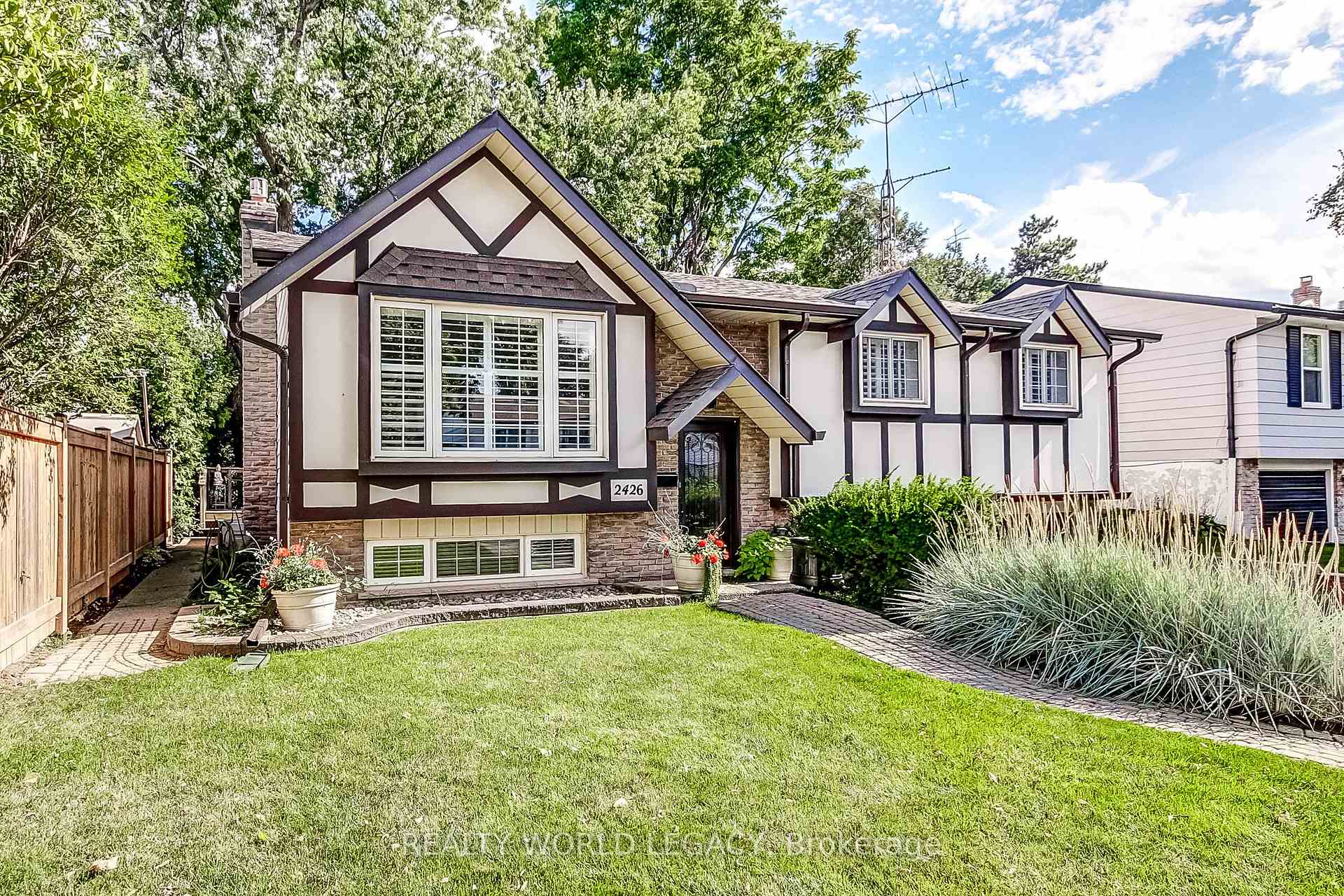 Photo 2 of 2426 Lambeth Avenue, Burlington, Mountainside — HOMEH
