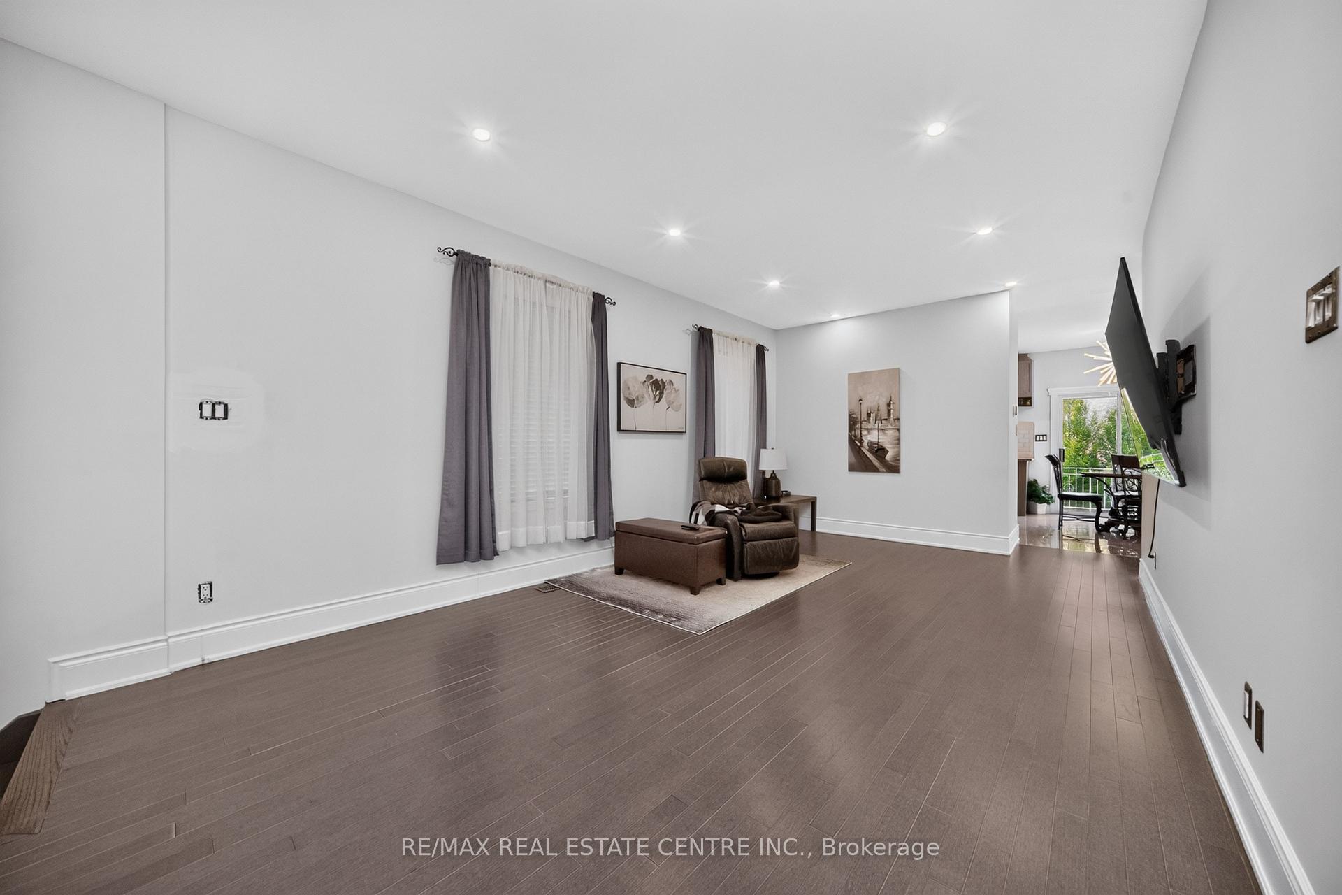 Photo 4 of 3 Twin Willow Crescent, Brampton, Snelgrove — HOMEH