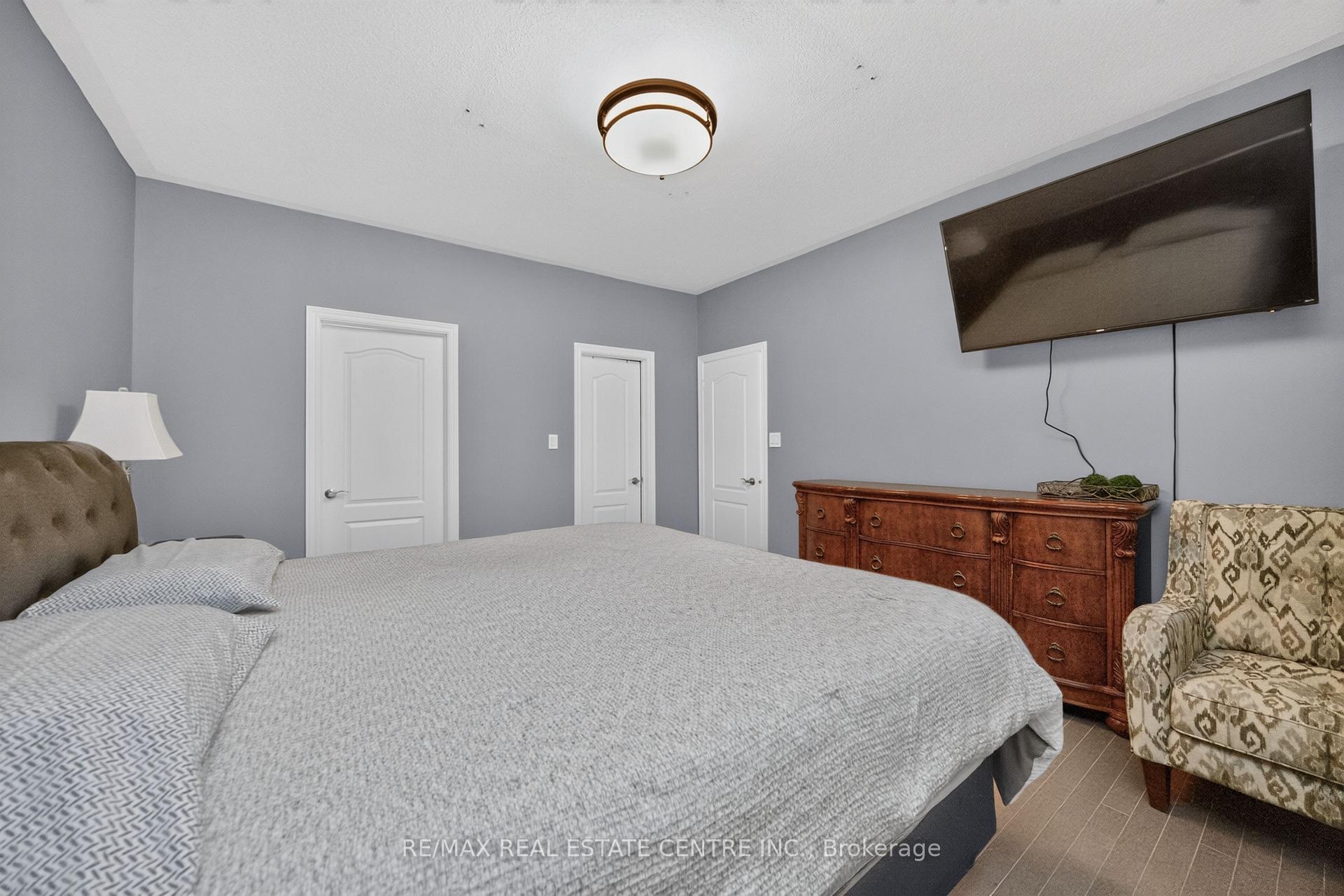 Photo 11 of 3 Twin Willow Crescent, Brampton, Snelgrove — HOMEH