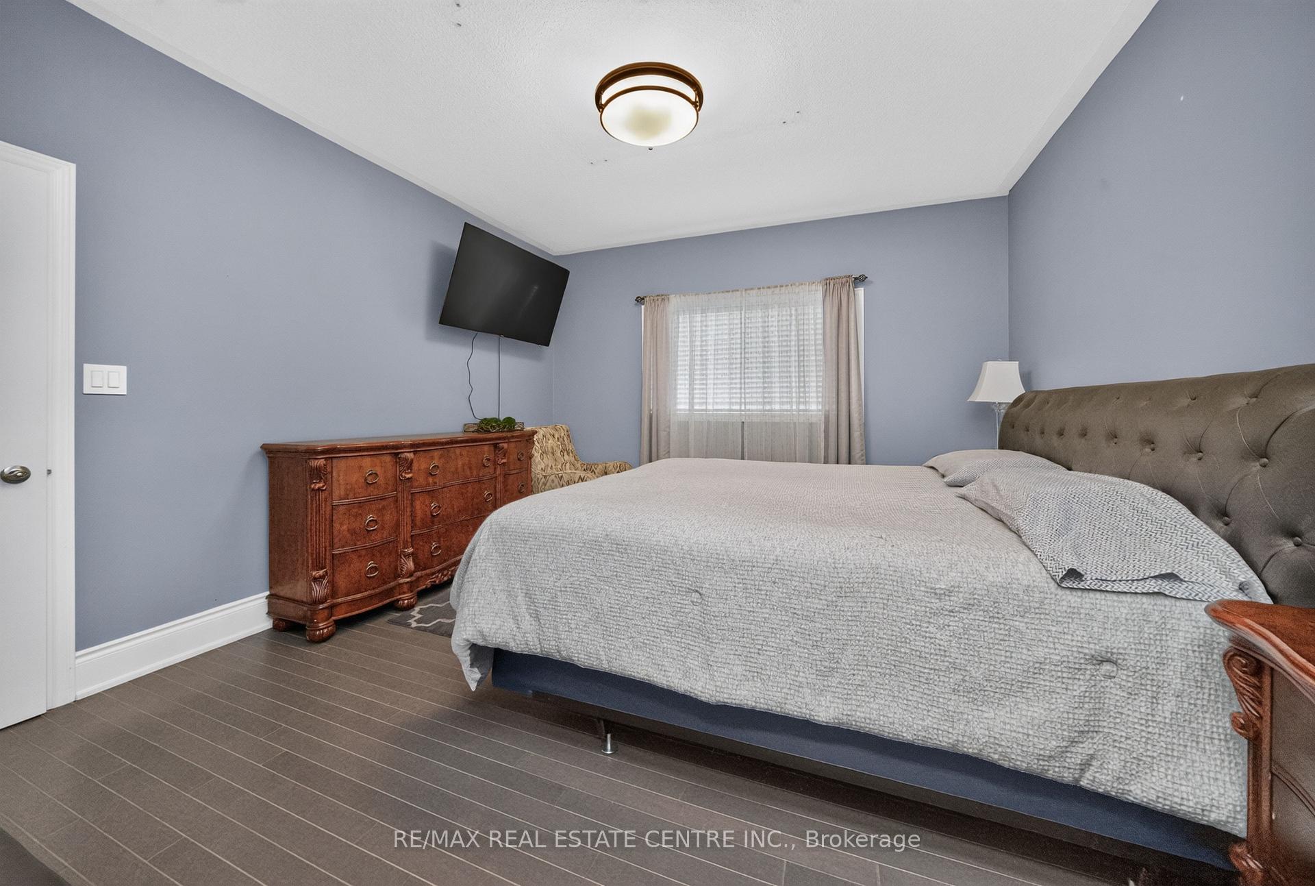 Photo 12 of 3 Twin Willow Crescent, Brampton, Snelgrove — HOMEH
