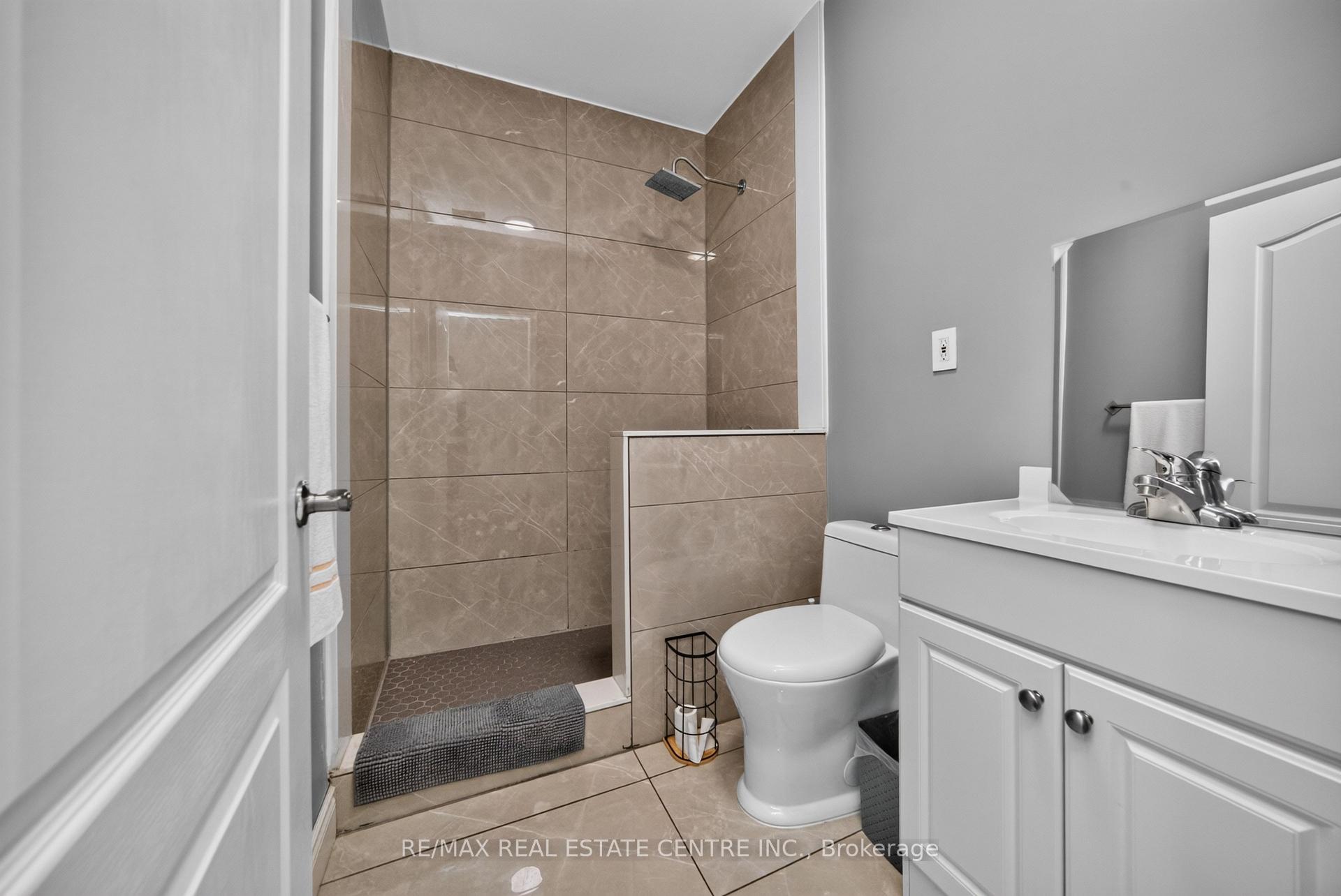 Photo 16 of 3 Twin Willow Crescent, Brampton, Snelgrove — HOMEH