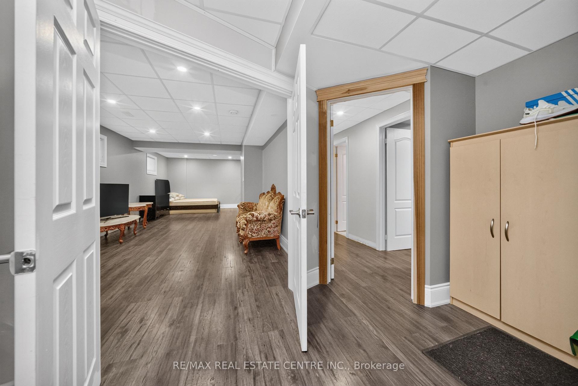 Photo 18 of 3 Twin Willow Crescent, Brampton, Snelgrove — HOMEH