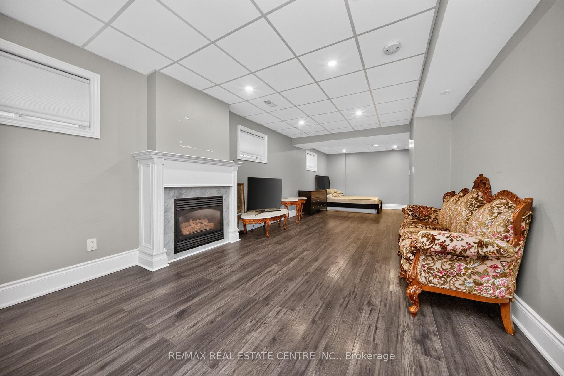 Photo 20 of 3 Twin Willow Crescent, Brampton, Snelgrove — HOMEH