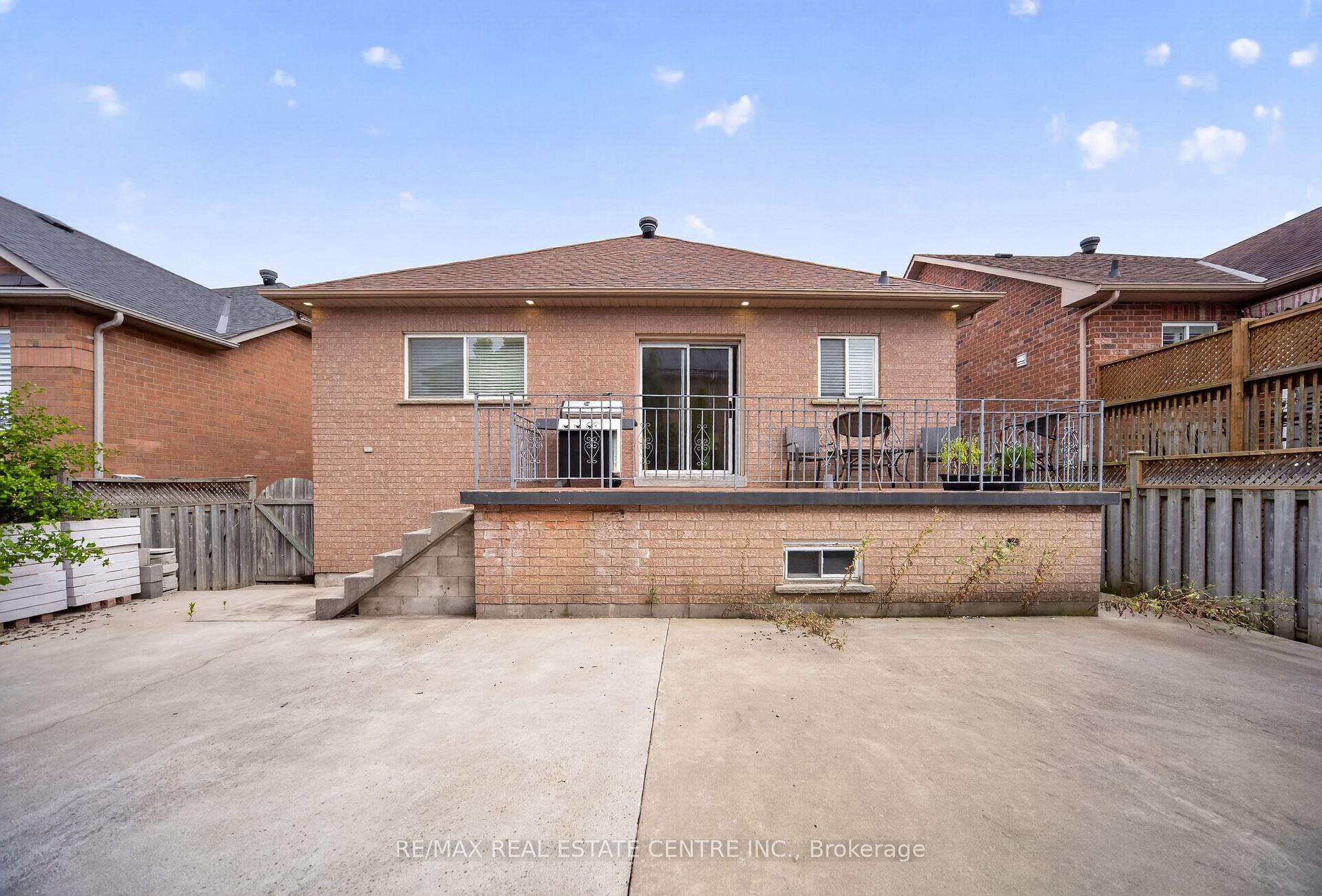 Photo 32 of 3 Twin Willow Crescent, Brampton, Snelgrove — HOMEH