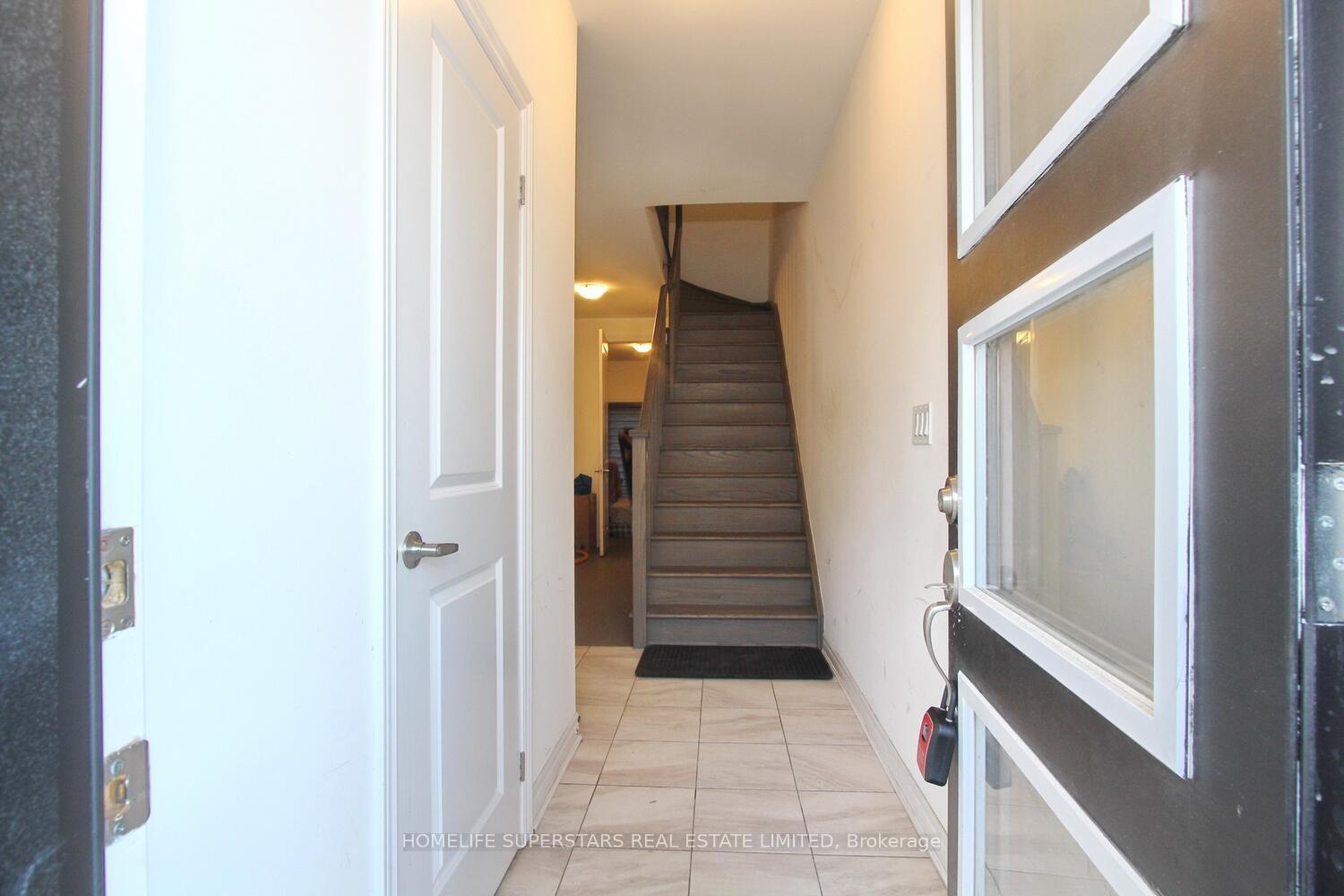 Photo 2 of 72 Wascana Road, Vaughan, Elder Mills — HOMEH