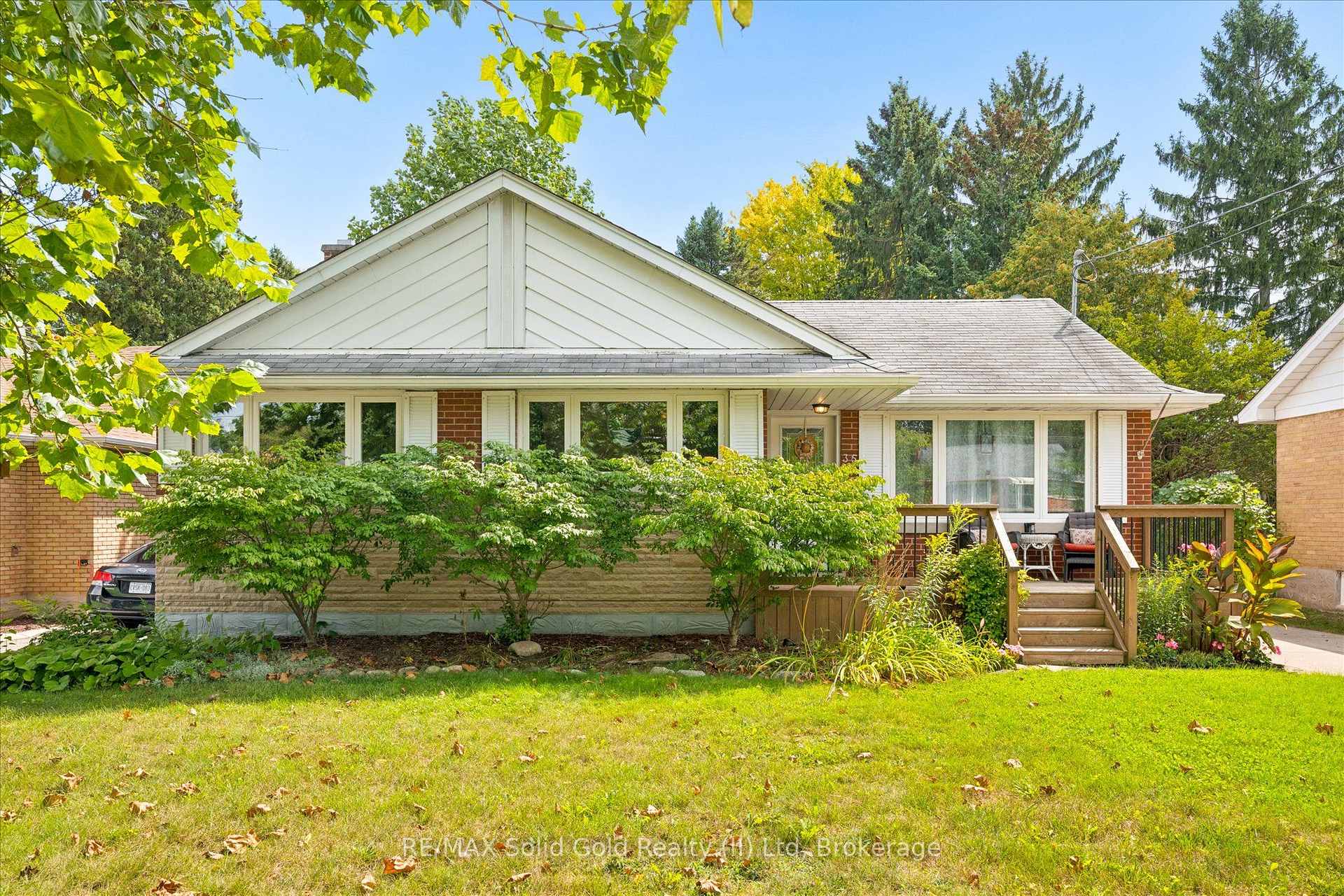 Photo 2 of 35 Edinburgh Road, Kitchener, Heritage Park/Rosemount — HOMEH