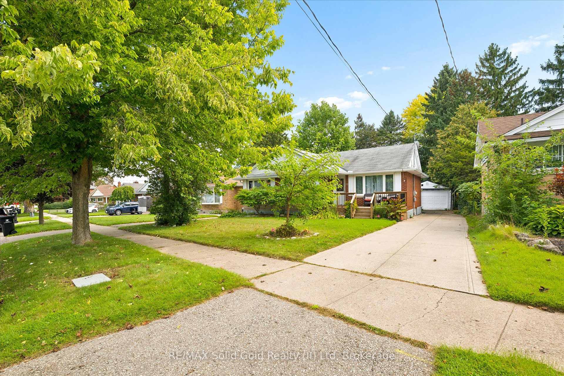 Photo 3 of 35 Edinburgh Road, Kitchener, Heritage Park/Rosemount — HOMEH