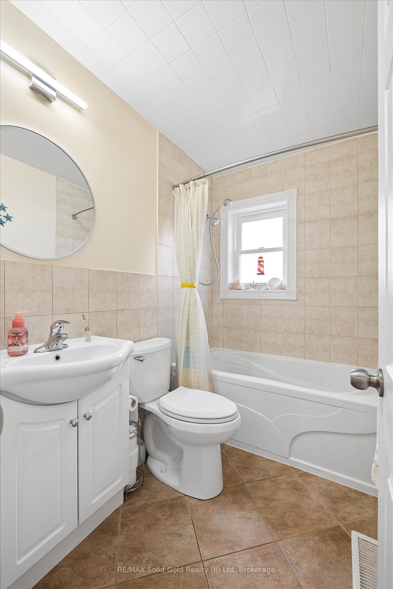Photo 14 of 35 Edinburgh Road, Kitchener, Heritage Park/Rosemount — HOMEH