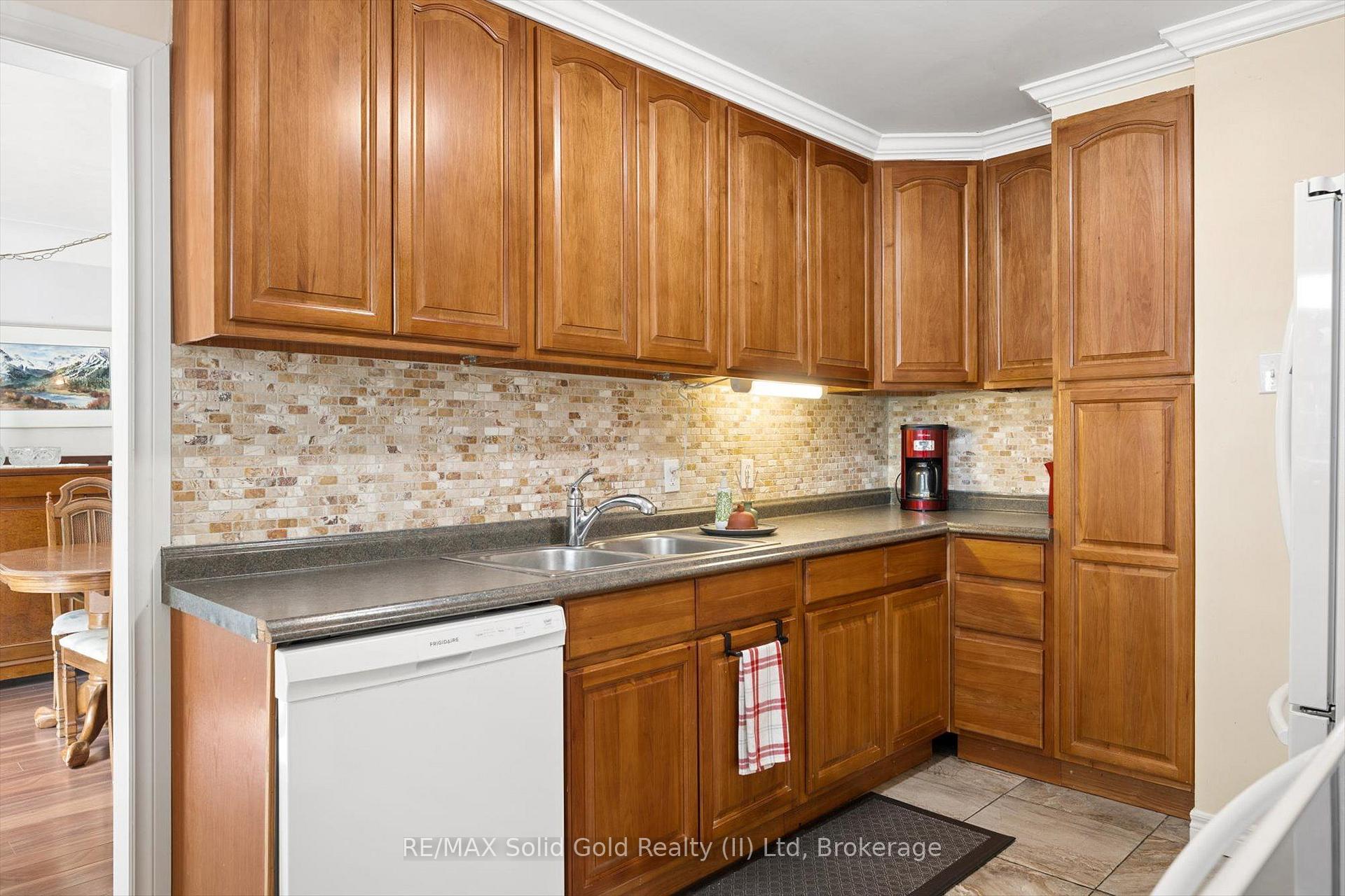 Photo 16 of 35 Edinburgh Road, Kitchener, Heritage Park/Rosemount — HOMEH