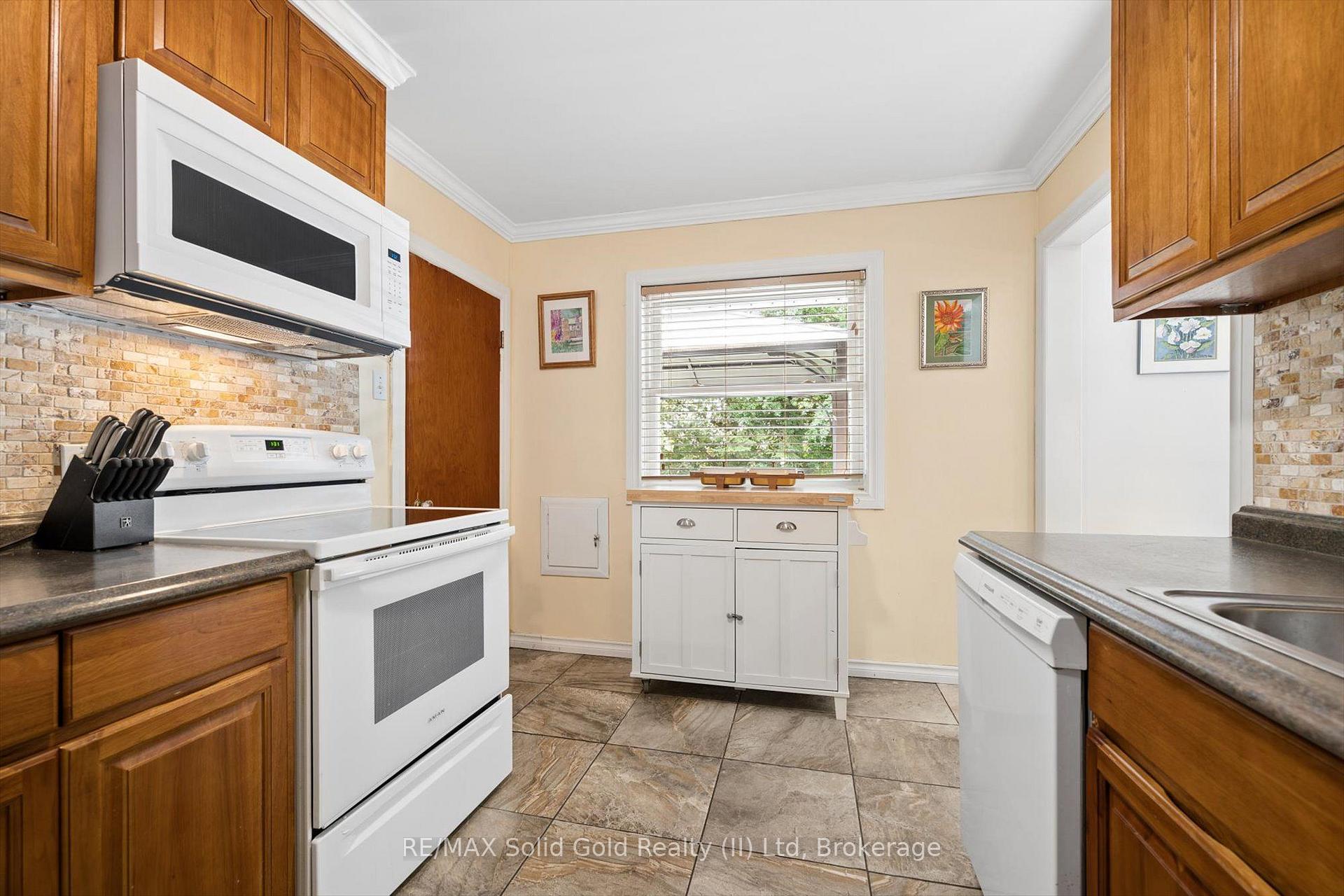 Photo 18 of 35 Edinburgh Road, Kitchener, Heritage Park/Rosemount — HOMEH