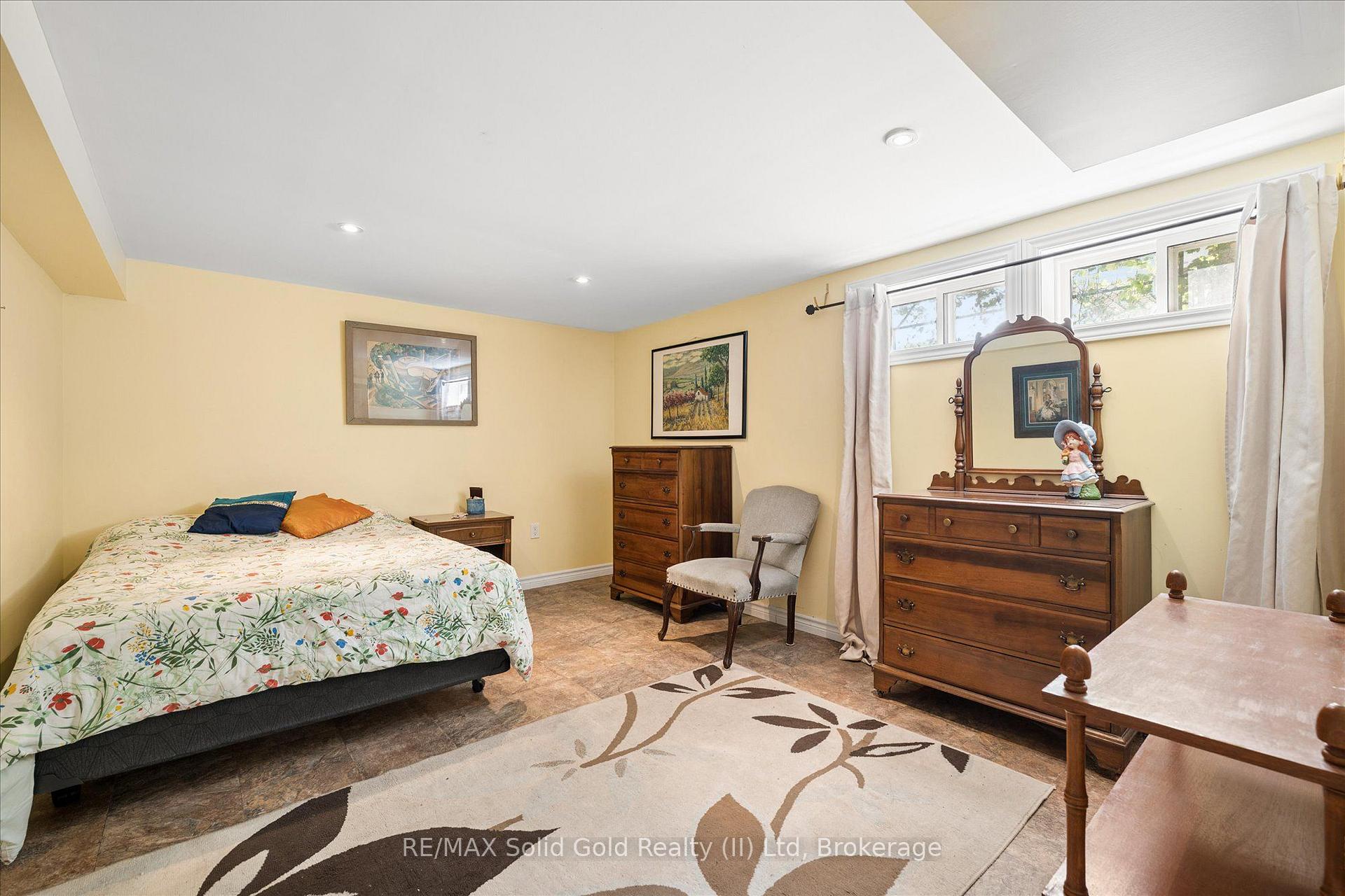 Photo 24 of 35 Edinburgh Road, Kitchener, Heritage Park/Rosemount — HOMEH