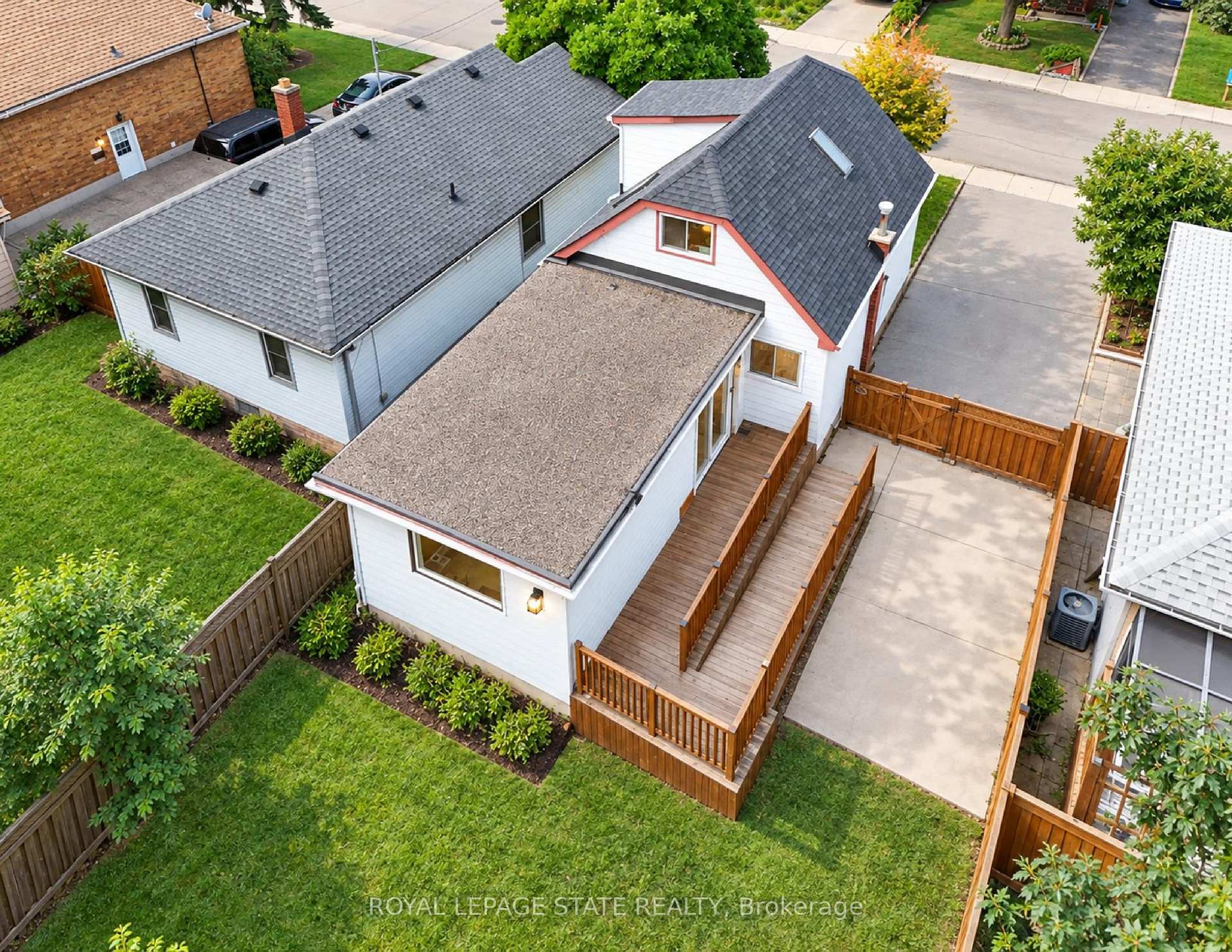 Photo 7 of 660 Burgess Avenue, Hamilton, Parkview — HOMEH