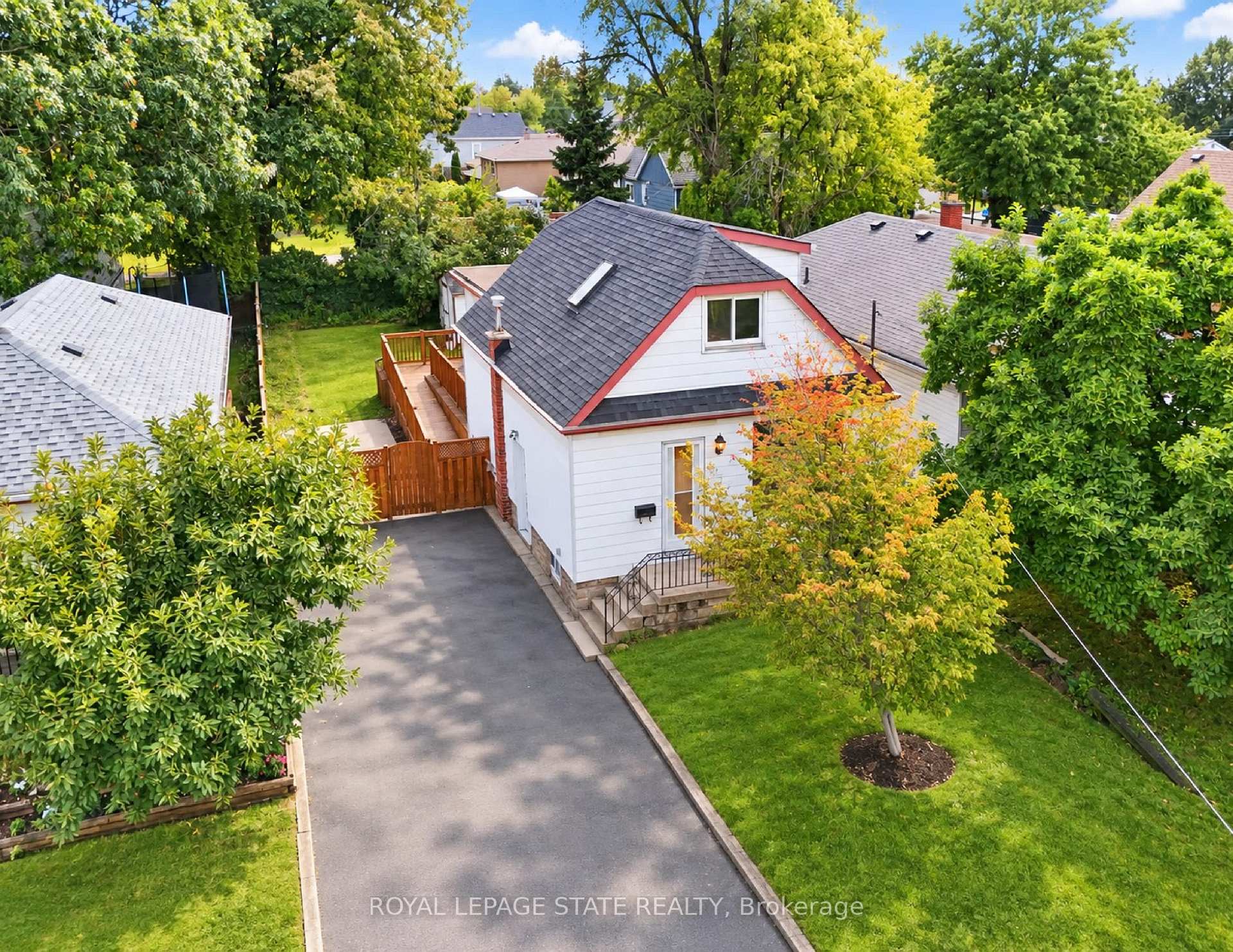 Photo 10 of 660 Burgess Avenue, Hamilton, Parkview — HOMEH