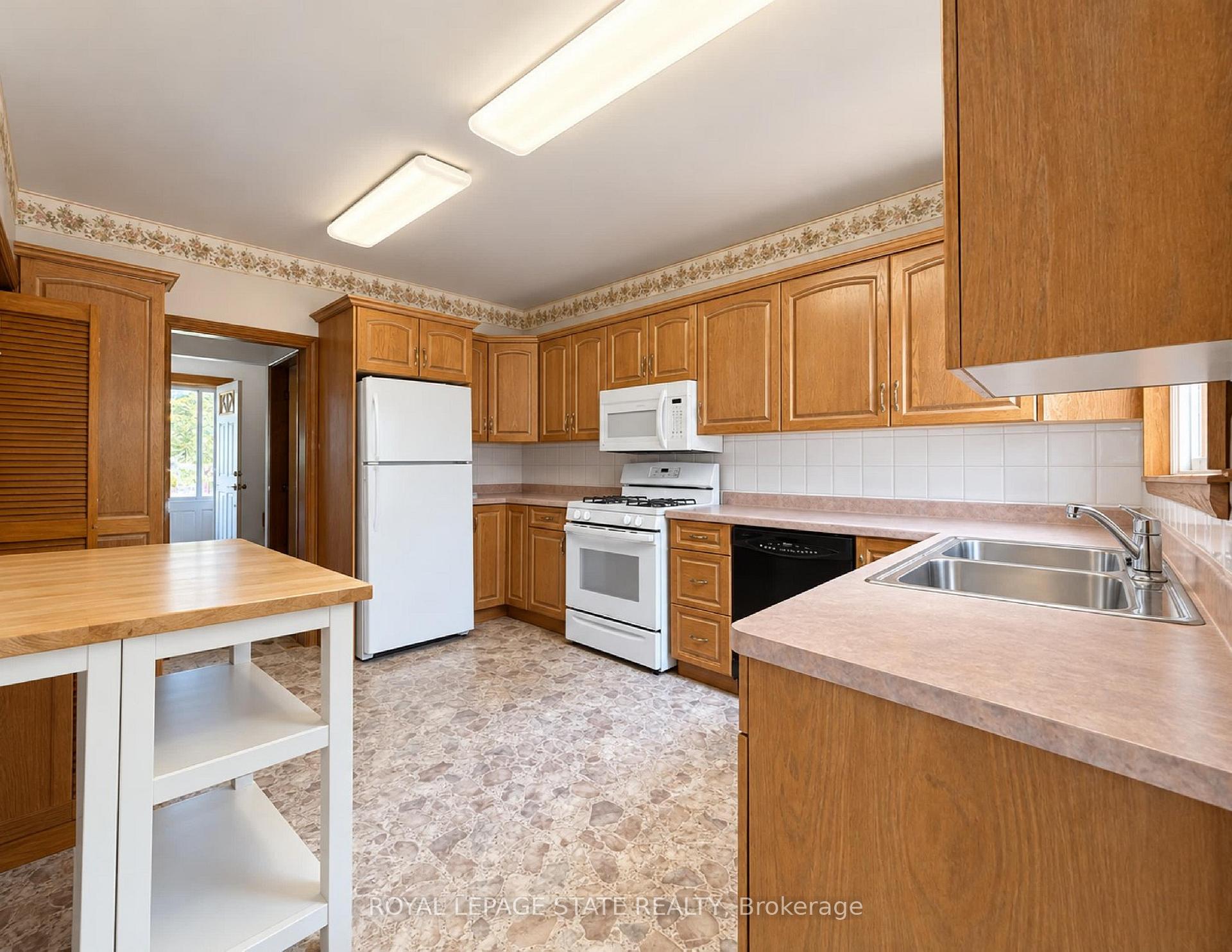 Photo 15 of 660 Burgess Avenue, Hamilton, Parkview — HOMEH
