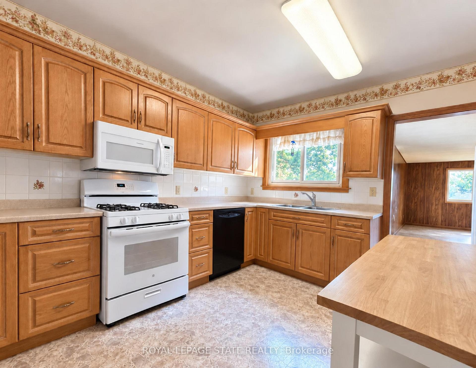 Photo 16 of 660 Burgess Avenue, Hamilton, Parkview — HOMEH