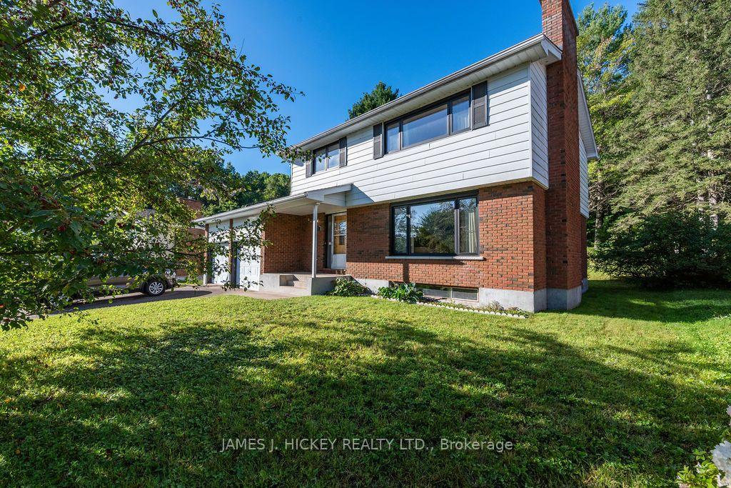 Photo 2 of 246 Thomas Street, Deep River, Deep River — HOMEH