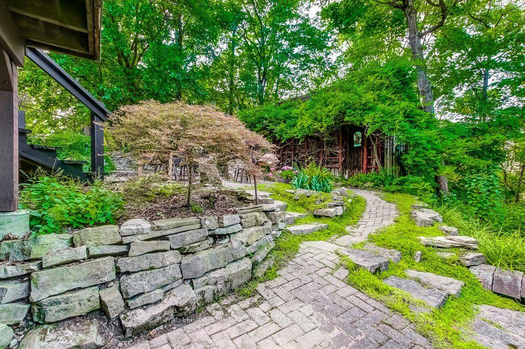 Photo 3 of 131 Parkview Avenue, Hamilton, Pleasant View — HOMEH