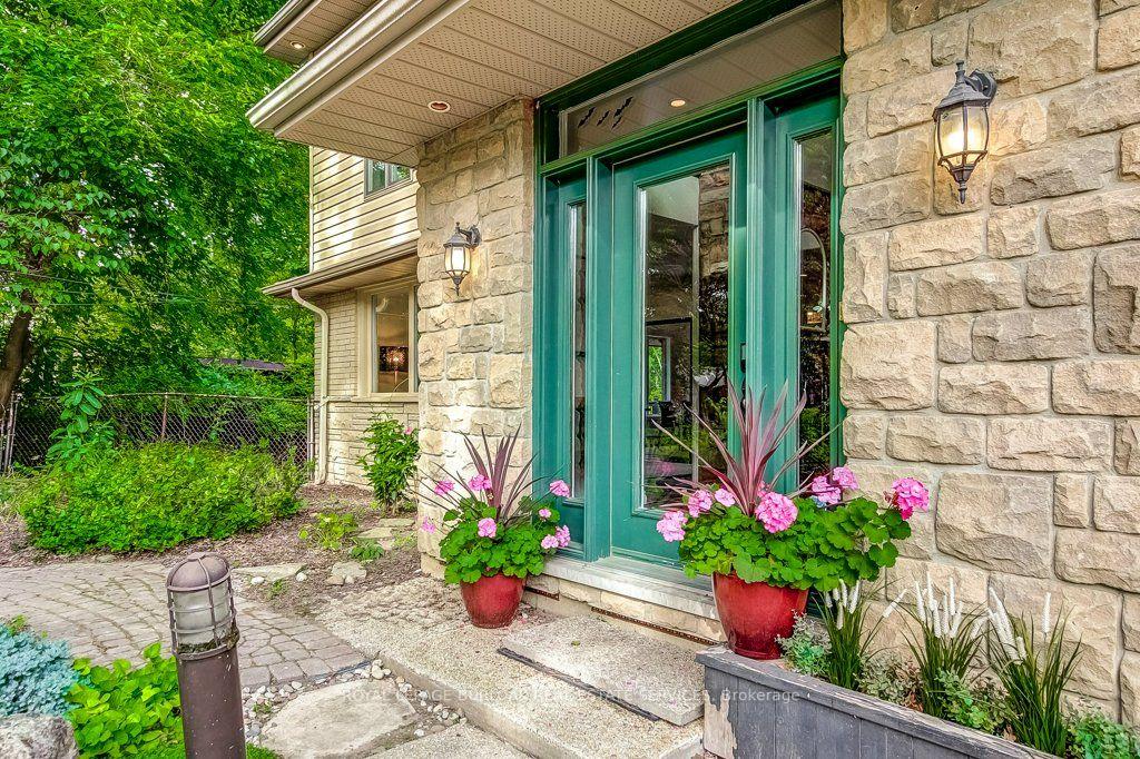 Photo 5 of 131 Parkview Avenue, Hamilton, Pleasant View — HOMEH