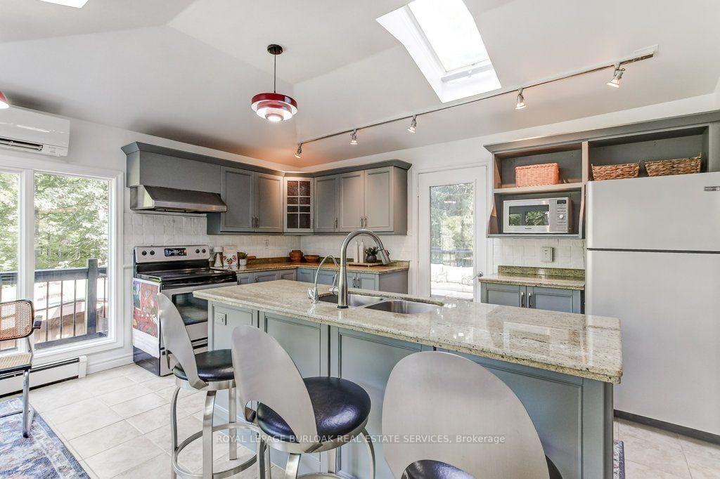 Photo 12 of 131 Parkview Avenue, Hamilton, Pleasant View — HOMEH