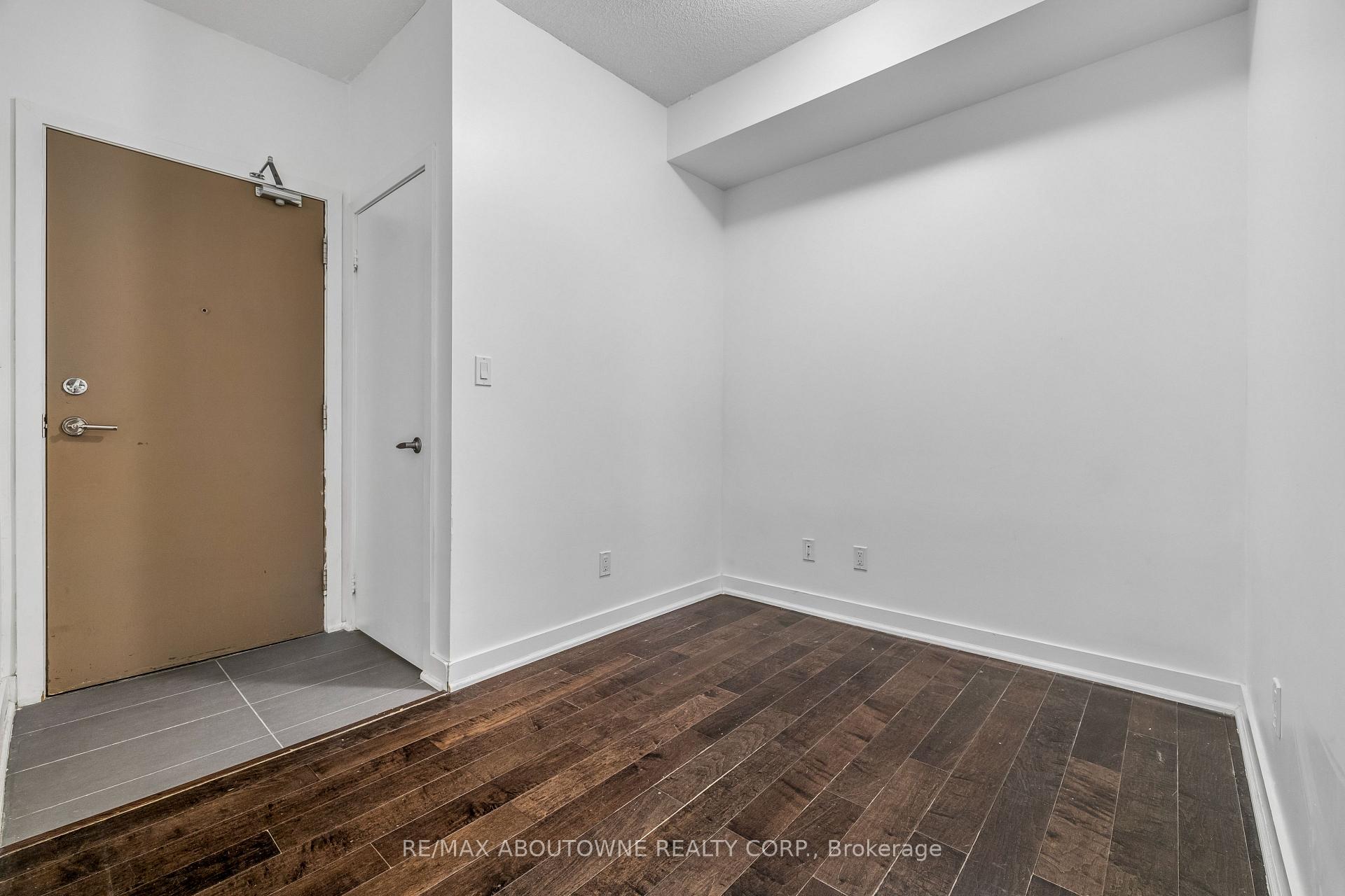 Photo 5 of Unit 1103, 4099 Brickstone Mews, Mississauga, City Centre — HOMEH