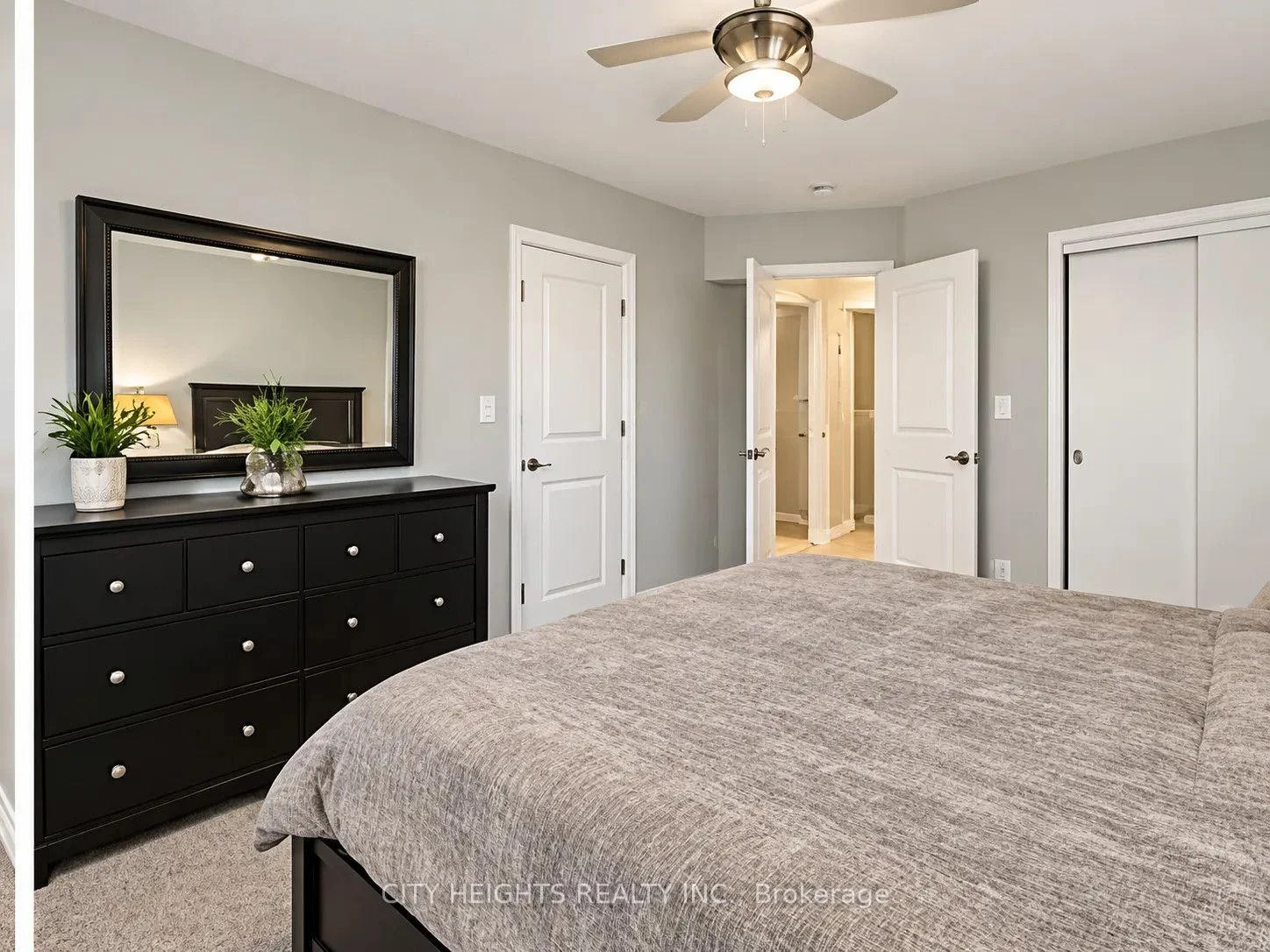 Photo 4 of Unit Upper, 31 Madden Place, Clarington, Bowmanville — HOMEH