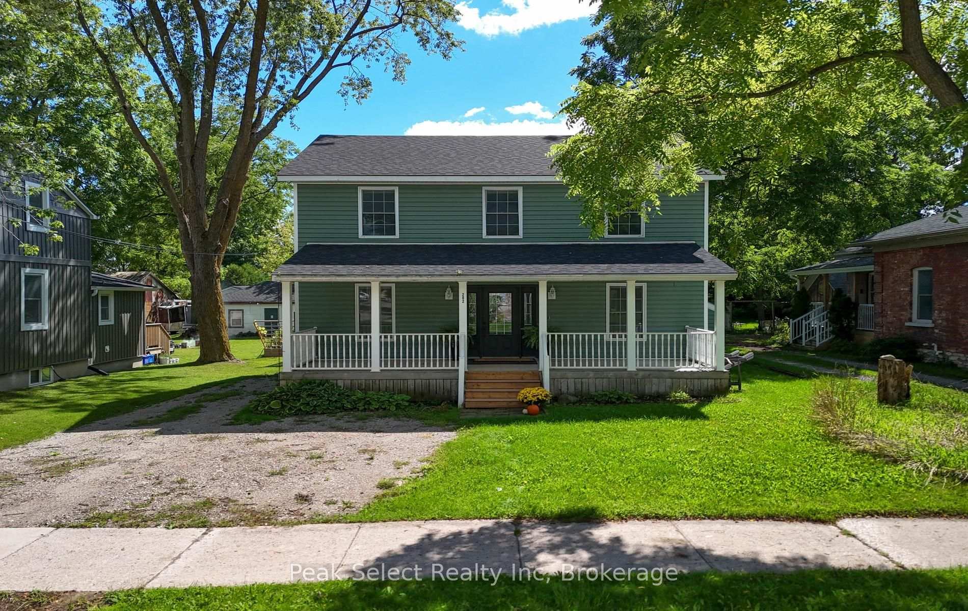 Photo of 202 Queen Street W