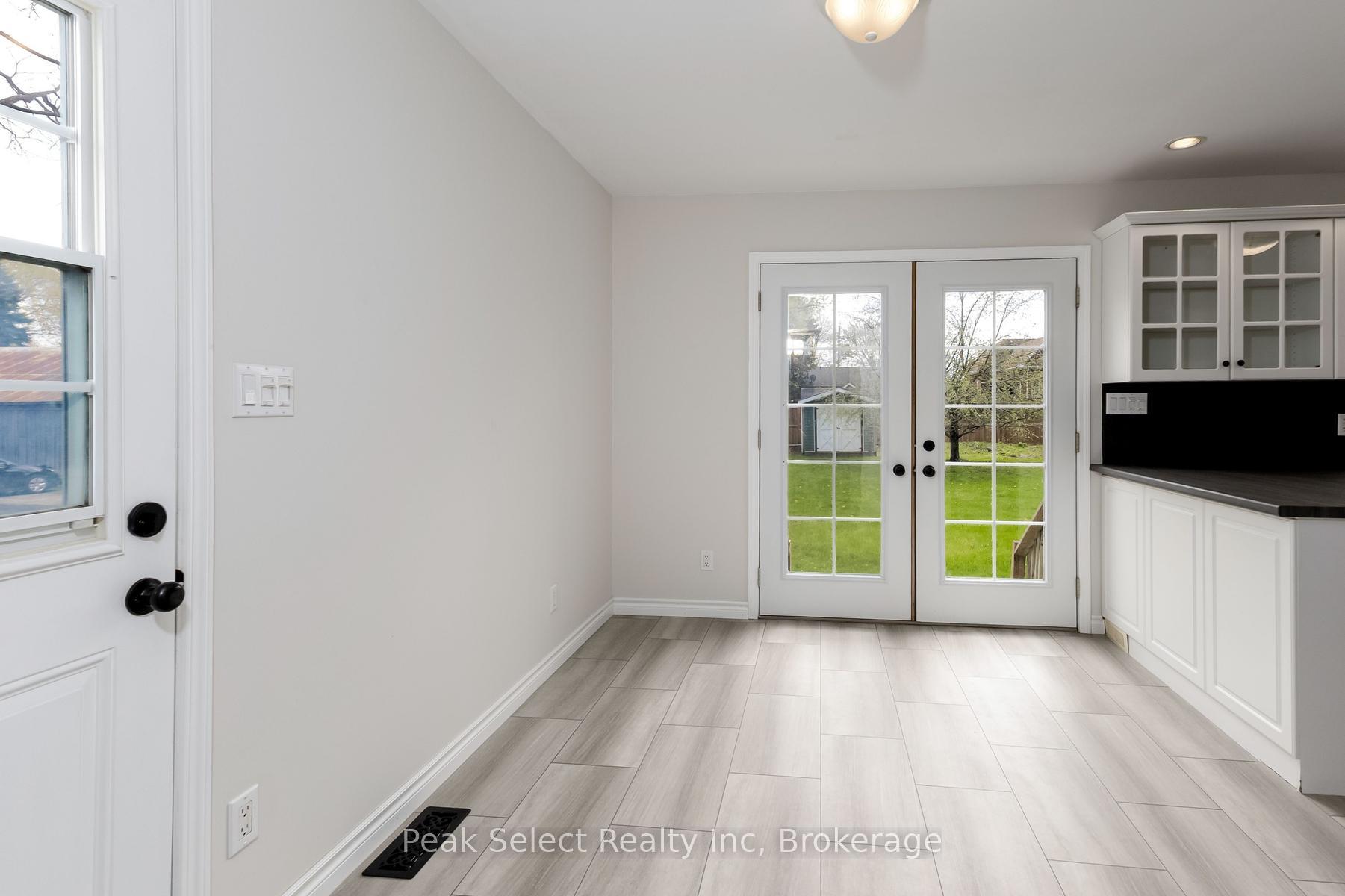 Photo 11 of 202 Queen Street W, St. Marys — HOMEH