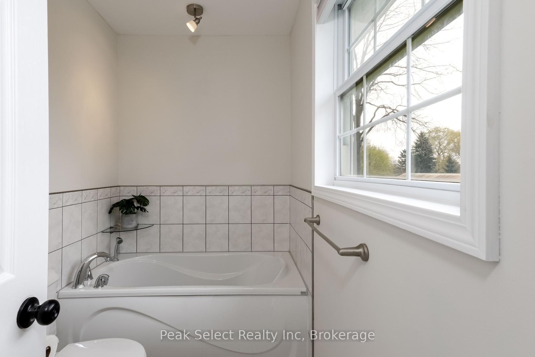 Photo 19 of 202 Queen Street W, St. Marys — HOMEH