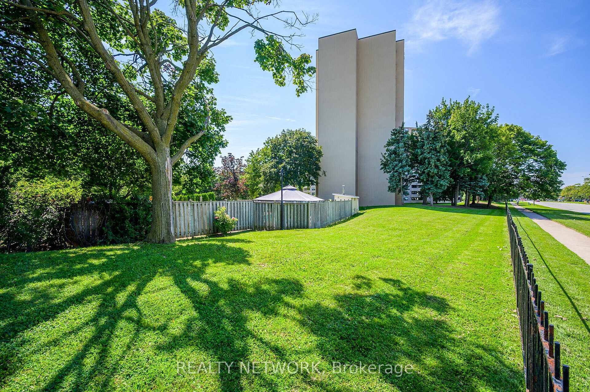 Photo 2 of Unit 1210, 700 Dynes Road, Burlington, Roseland — HOMEH
