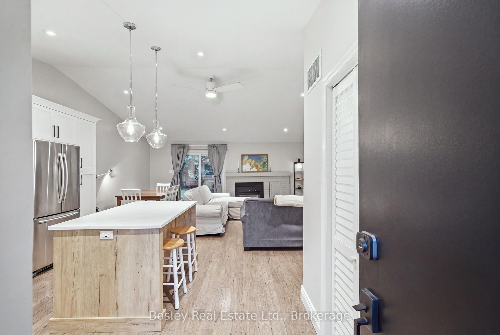 Photo 4 of Unit 3, 100 Fairway Crescent, Collingwood — HOMEH