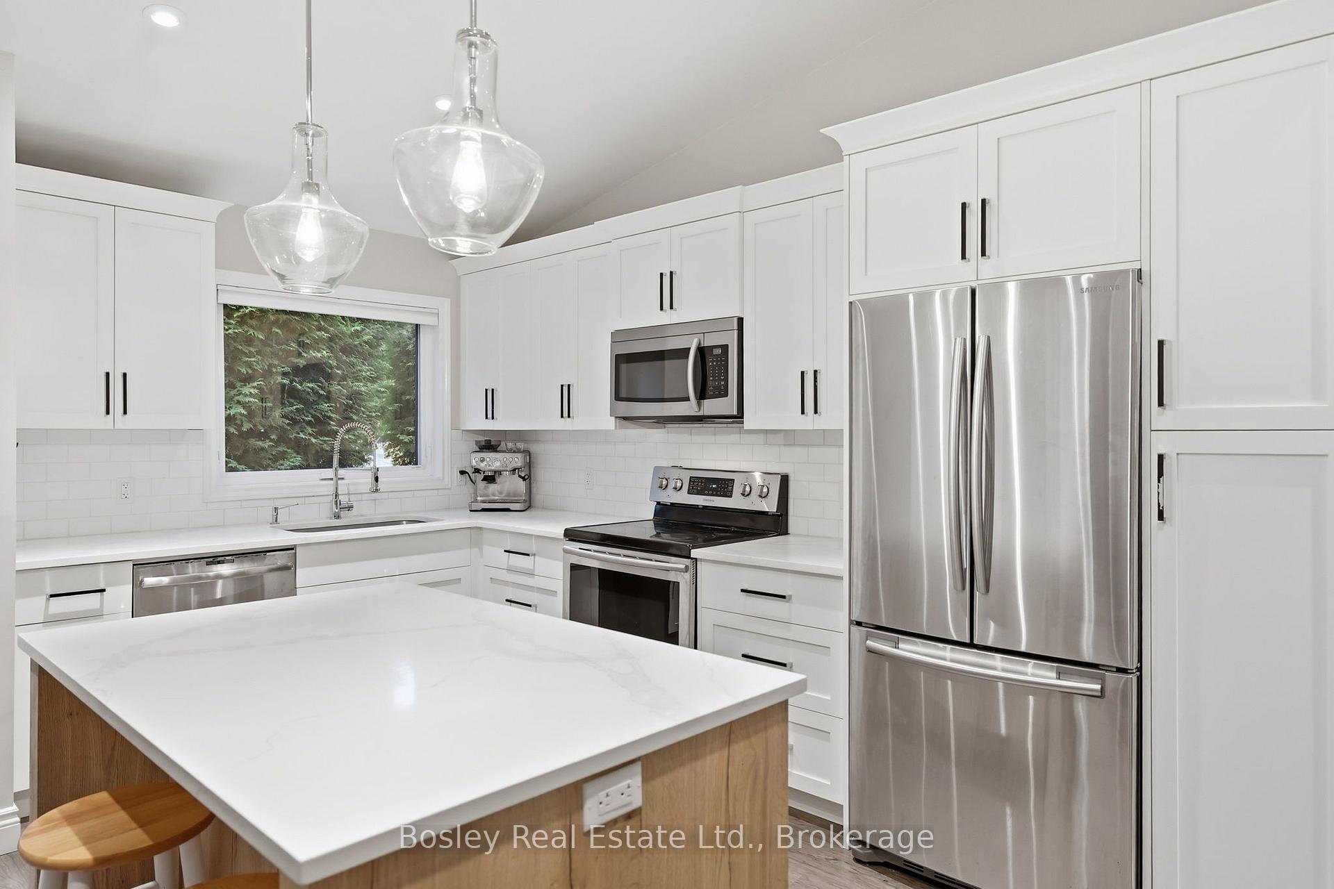 Photo 6 of Unit 3, 100 Fairway Crescent, Collingwood — HOMEH